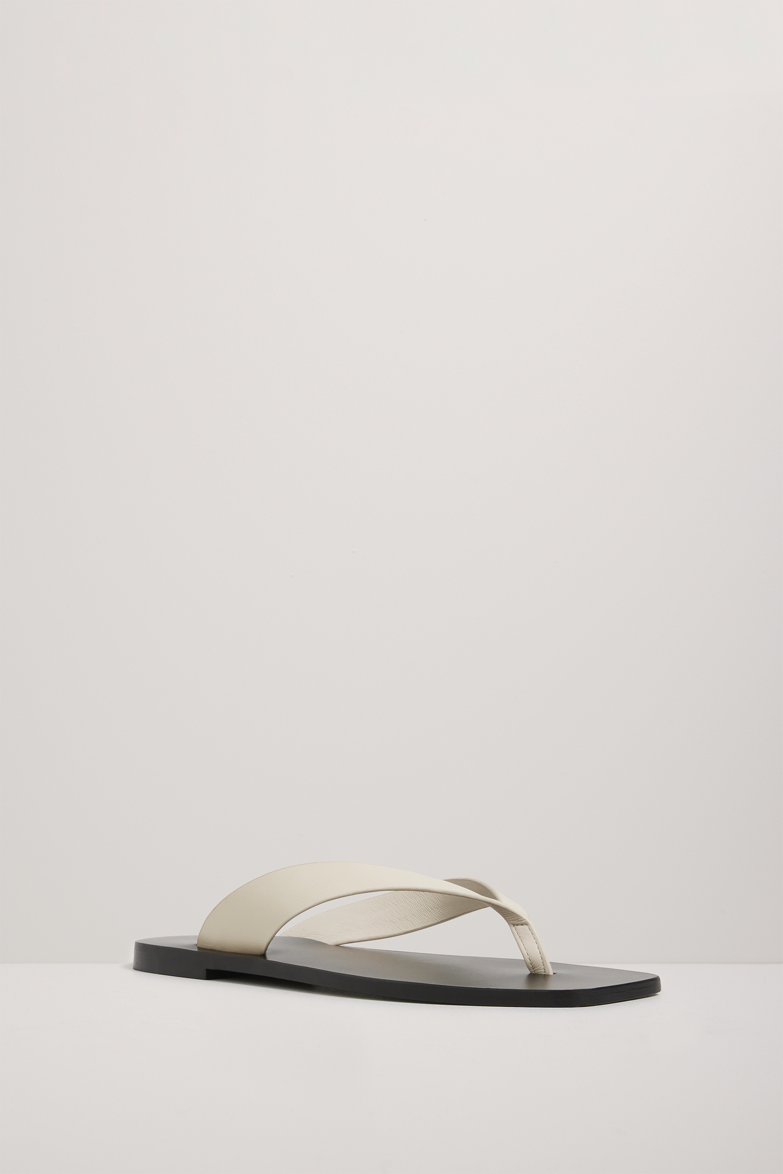 A.EMERY KINTO SANDAL IN EGGSHELL/BLACK | THE NEW TREND