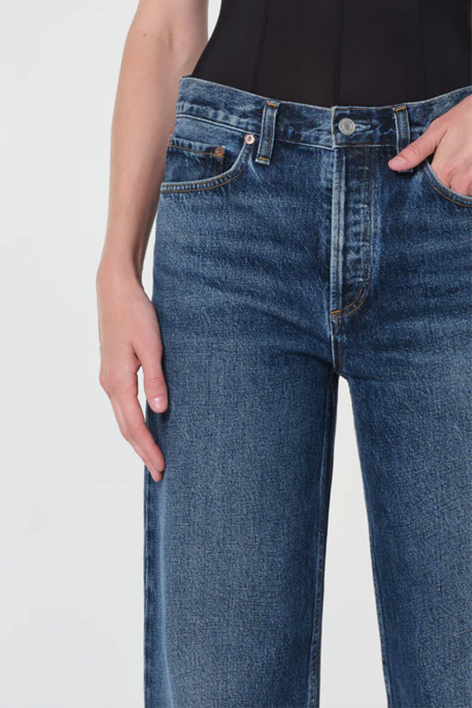 AGOLDE ARC JEAN 32 IN SHORT WAVE | THE NEW TREND