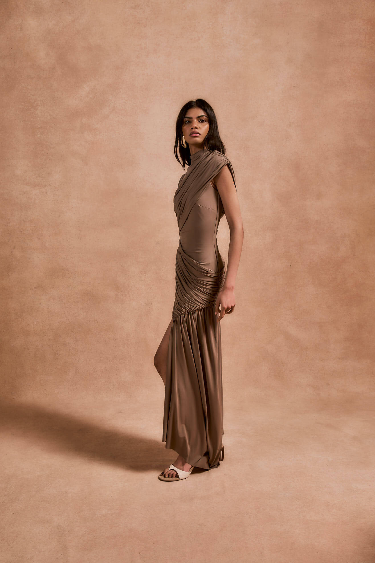 DE LA VALI RAVENNA MINI DRESS IN TAUPE | THE NEW TREND