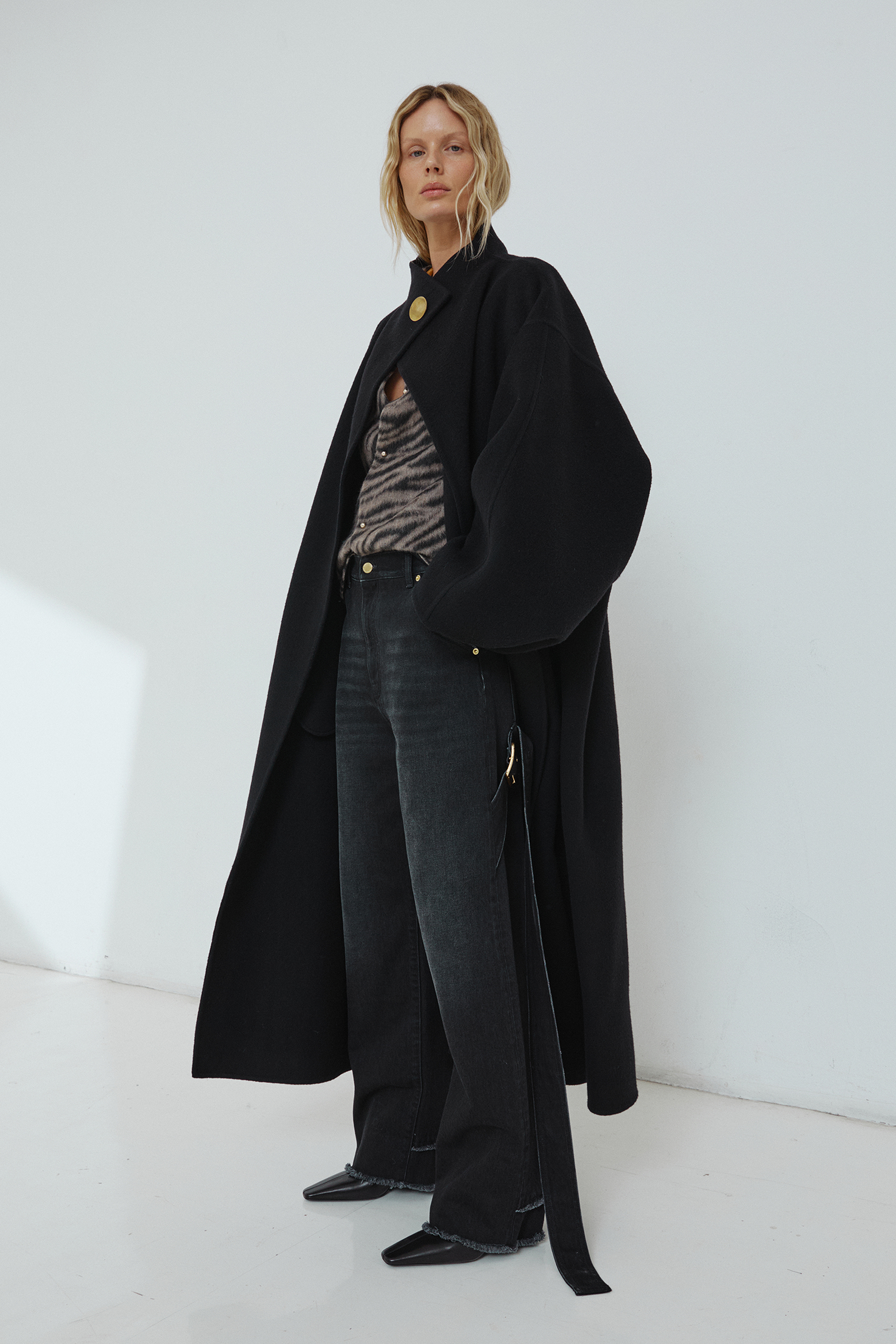 DARKPARK NORTH - OVERSIZE CASHMERE WOOL COAT IN BLACK | THE NEW TREND