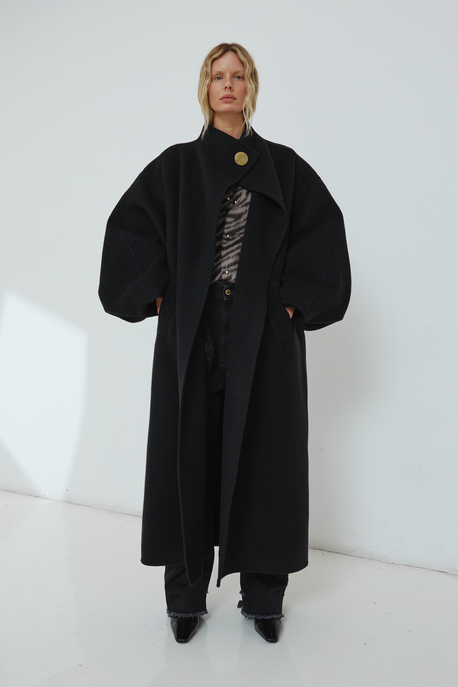 DARKPARK NORTH - OVERSIZE CASHMERE WOOL COAT IN BLACK | THE NEW TREND