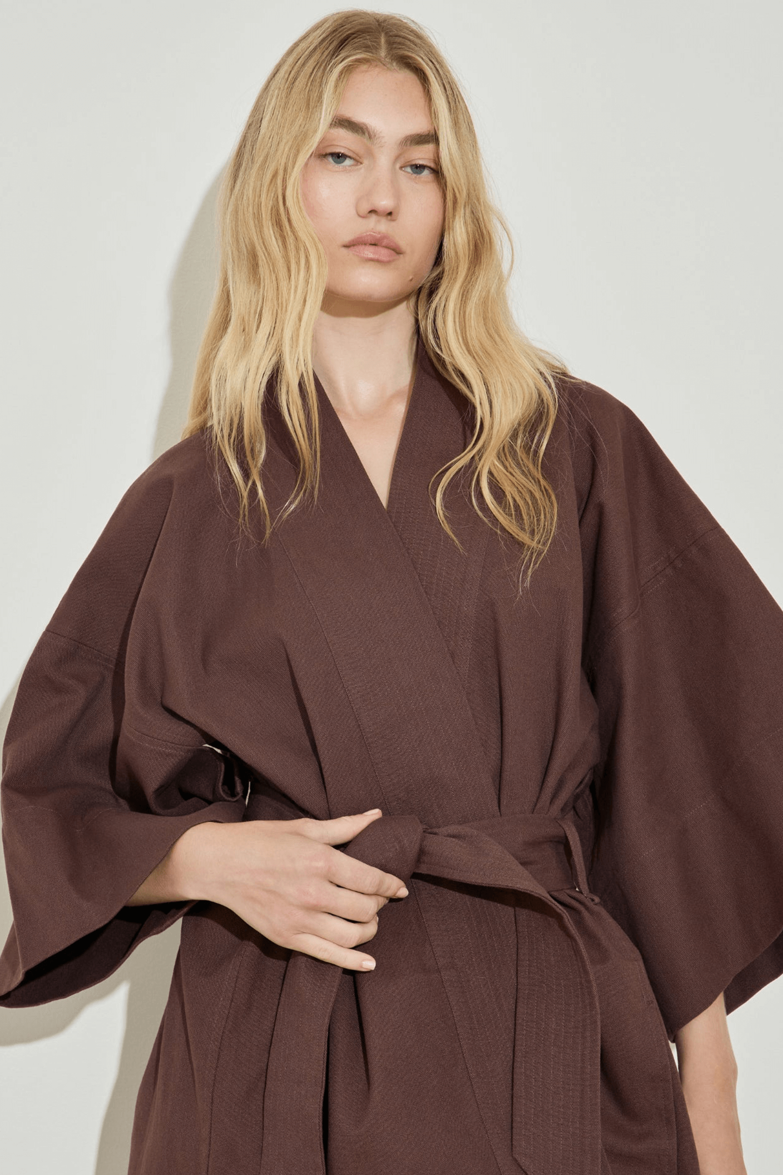 MAISON ESSENTIELE KIMONO IN CHOCOLATE | THE NEW TREND