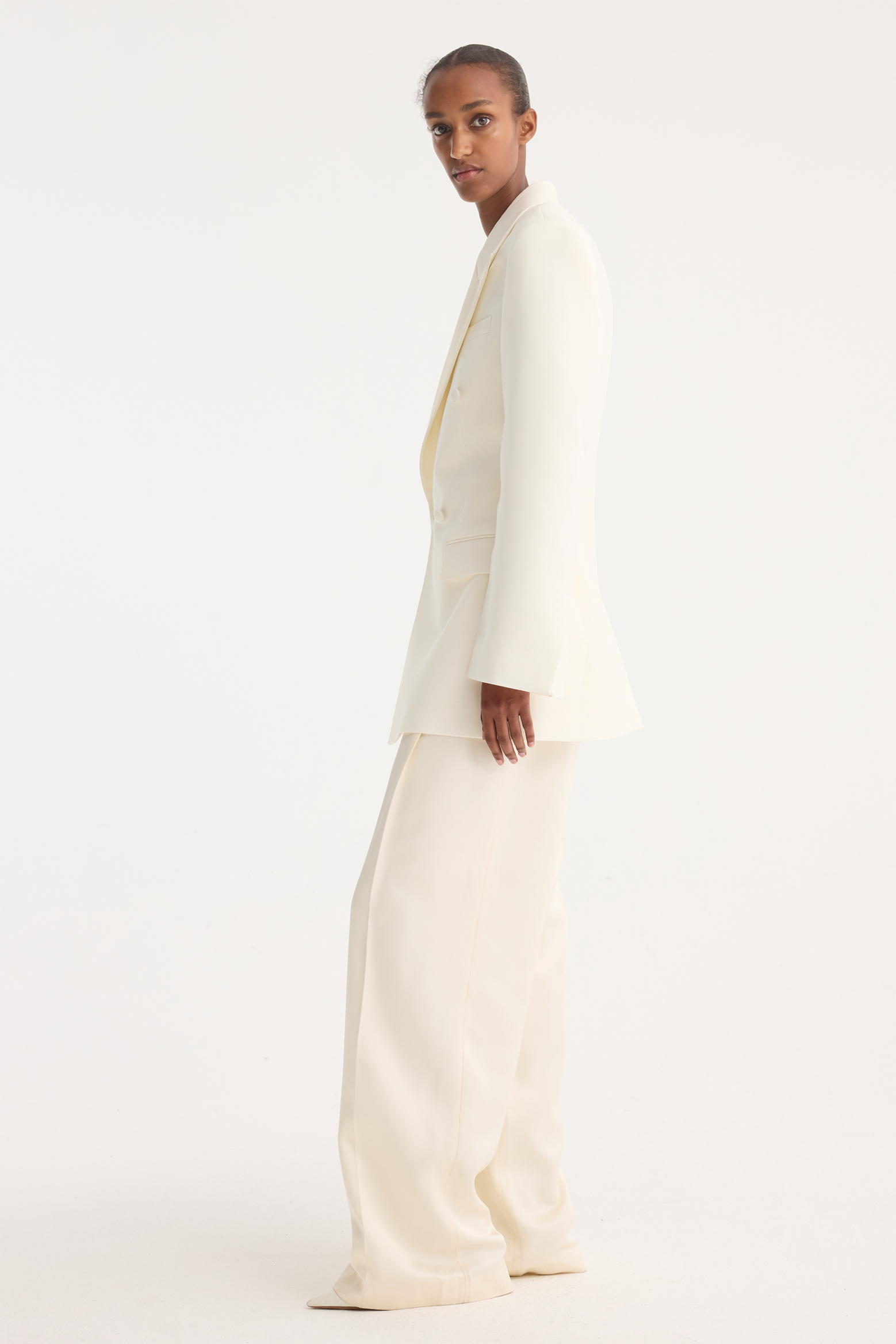 RÓHE HOURGLASS TUXEDO BLAZER IN OFF WHITE | THE NEW TREND