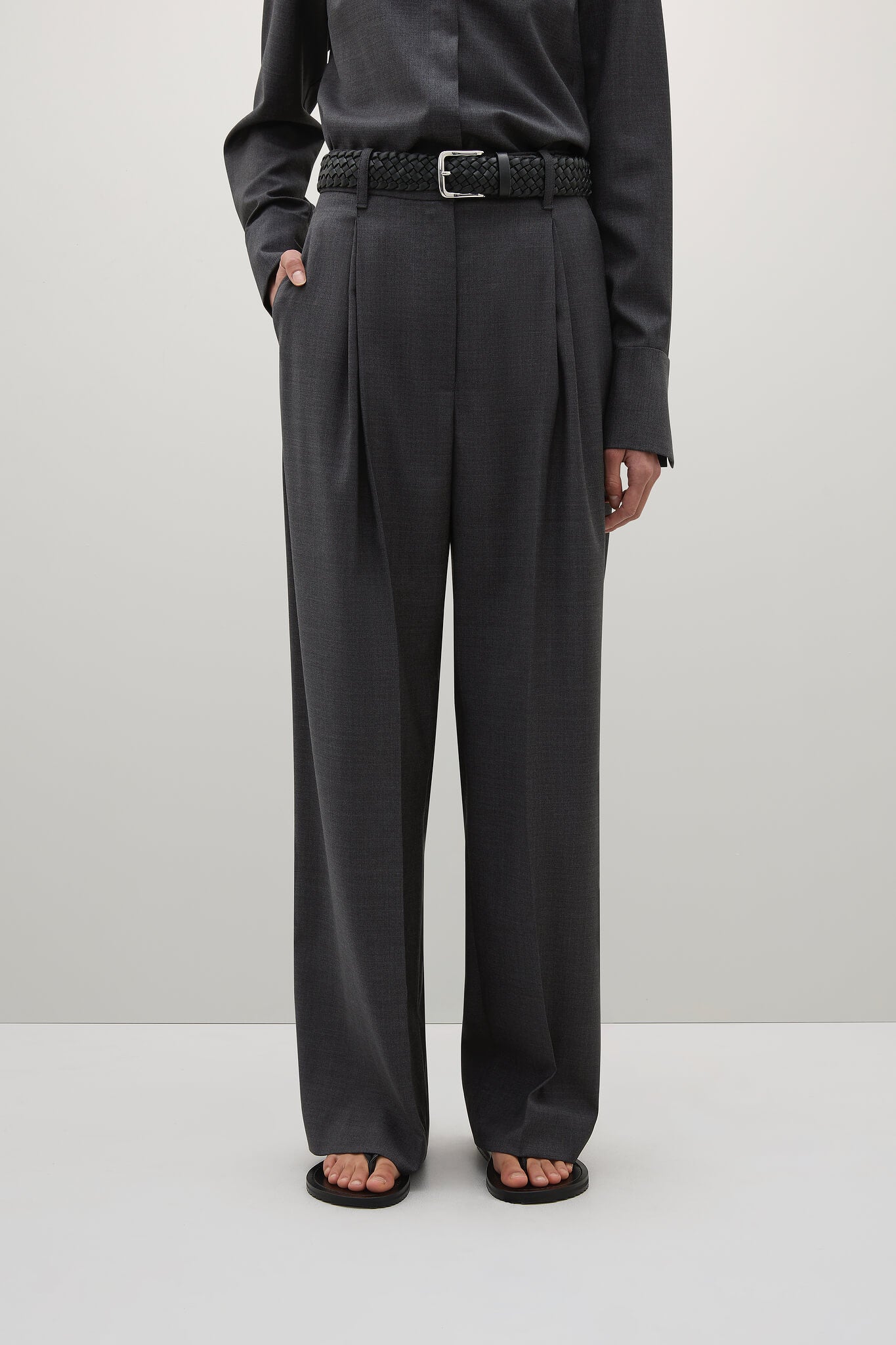 A.EMERY GODDARD PANT IN CHARCOAL | THE NEW TREND