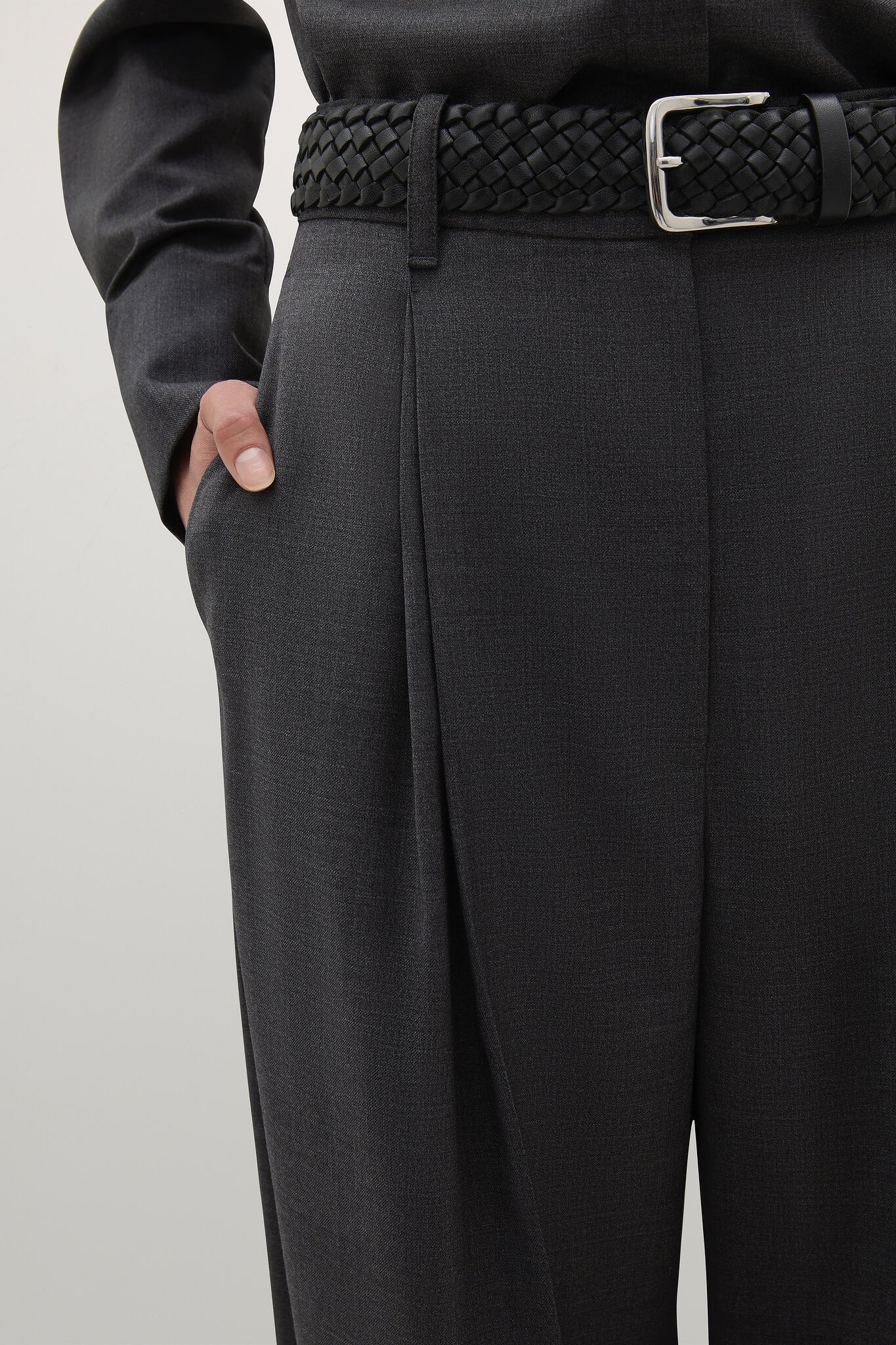 A.EMERY GODDARD PANT IN CHARCOAL | THE NEW TREND