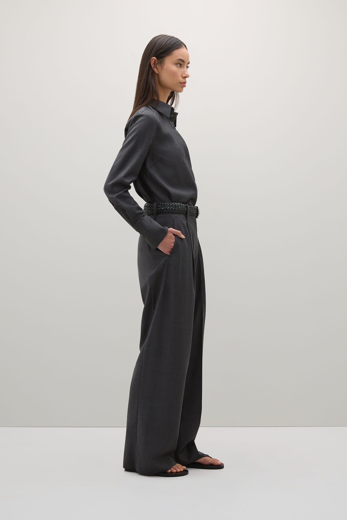 A.EMERY GODDARD PANT IN CHARCOAL | THE NEW TREND