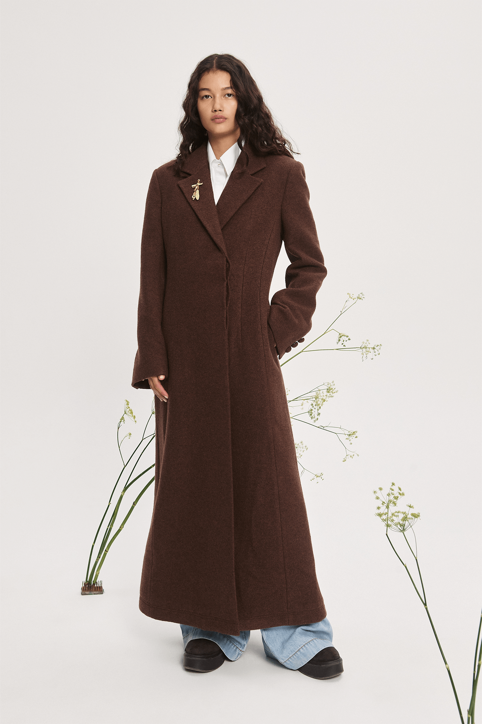 ALÉMAIS COURT COAT IN CHOCOLATE | THE NEW TREND