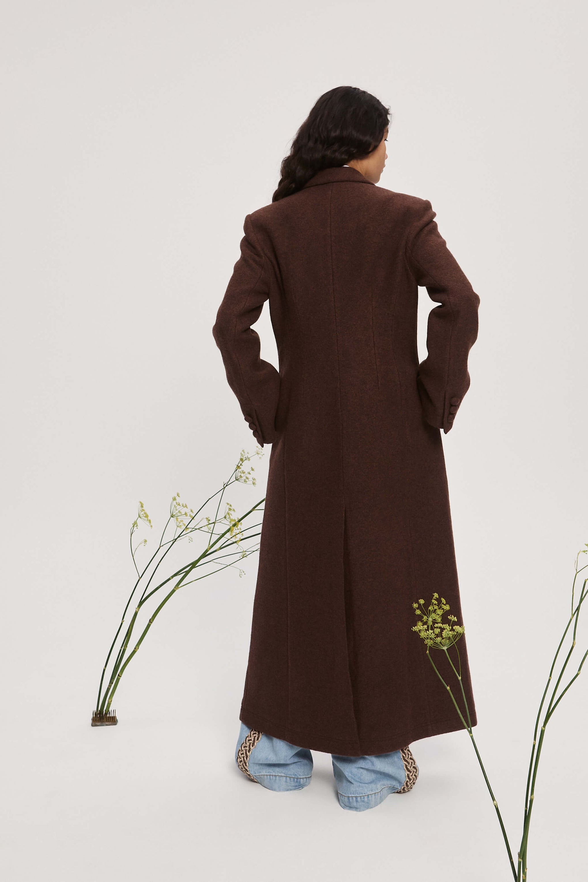 ALÉMAIS COURT COAT IN CHOCOLATE | THE NEW TREND