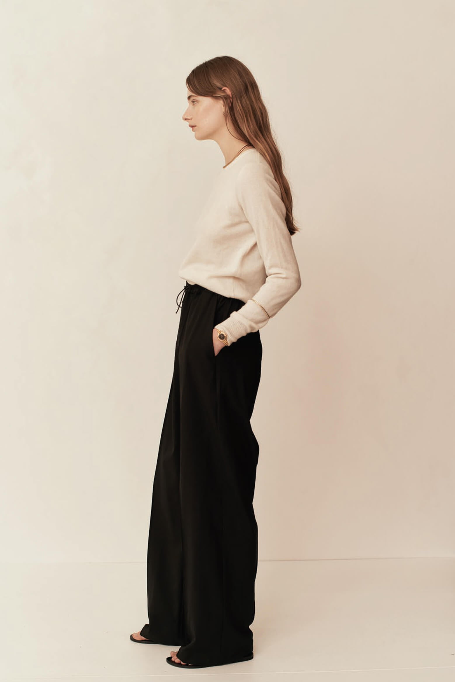 Esse Classico Draw Trousers in Black from The New Trend