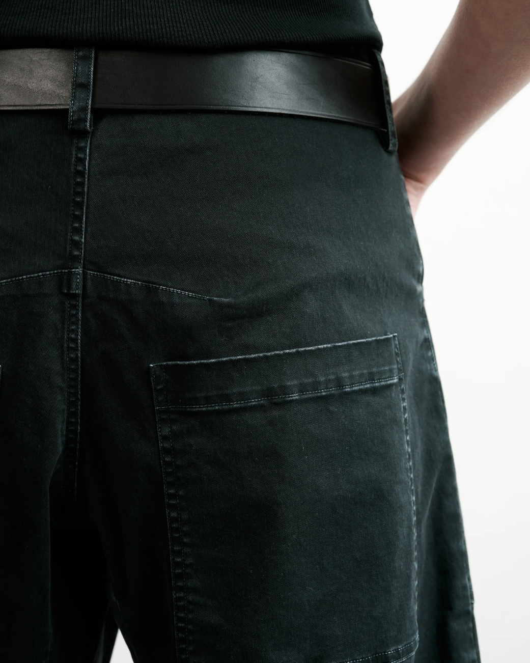 NILI LOTAN Shon Pant in Carbon | TNT The New Trend