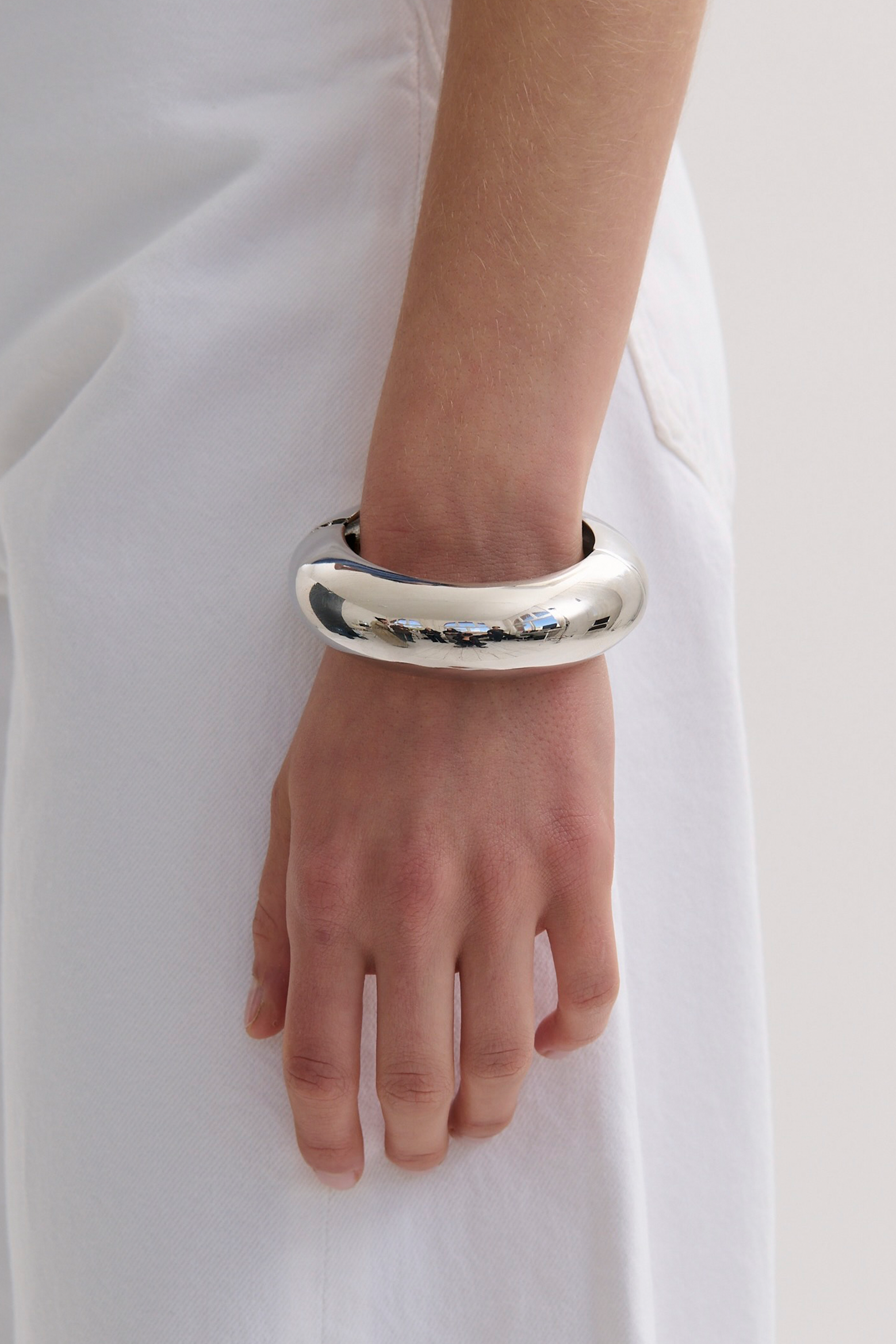 ANNA ROSSI DOME BANGLE IN GUNMETAL | THE NEW TREND