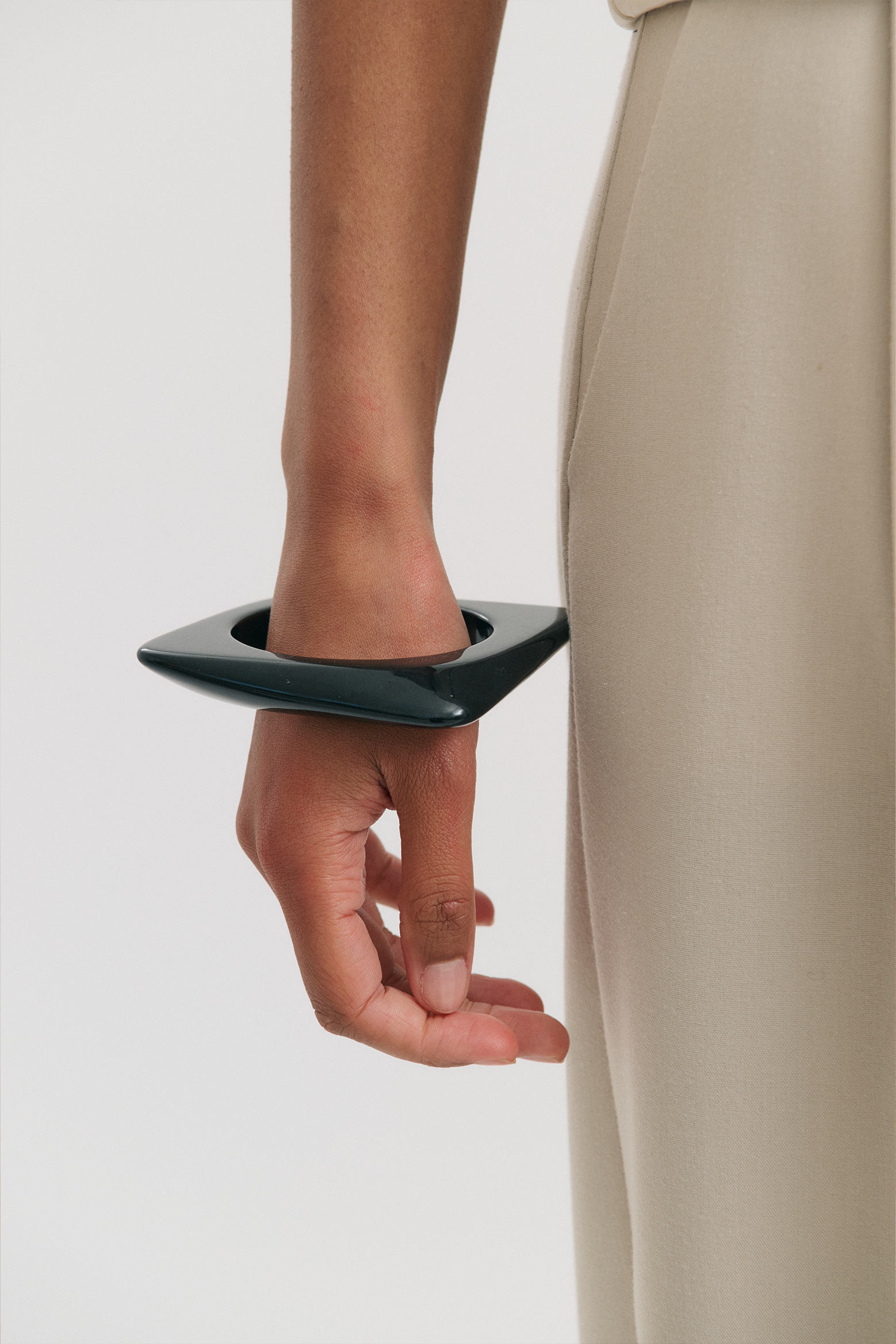 ANNA ROSSI BE SQUARE BANGLE | THE NEW TREND
