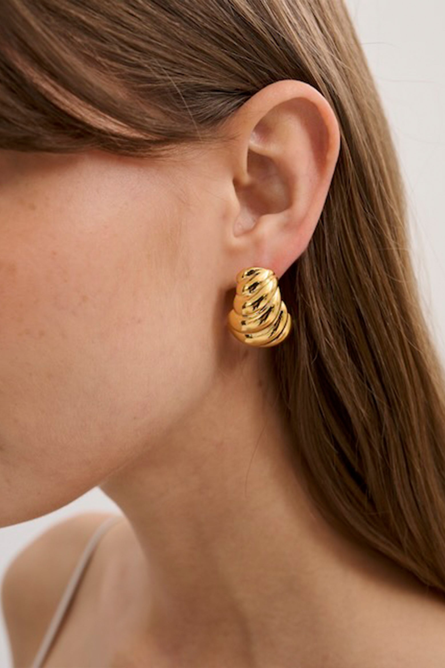 Anna Rossi Ascending Scallop Earring in Gold available at The New Trend Australia.