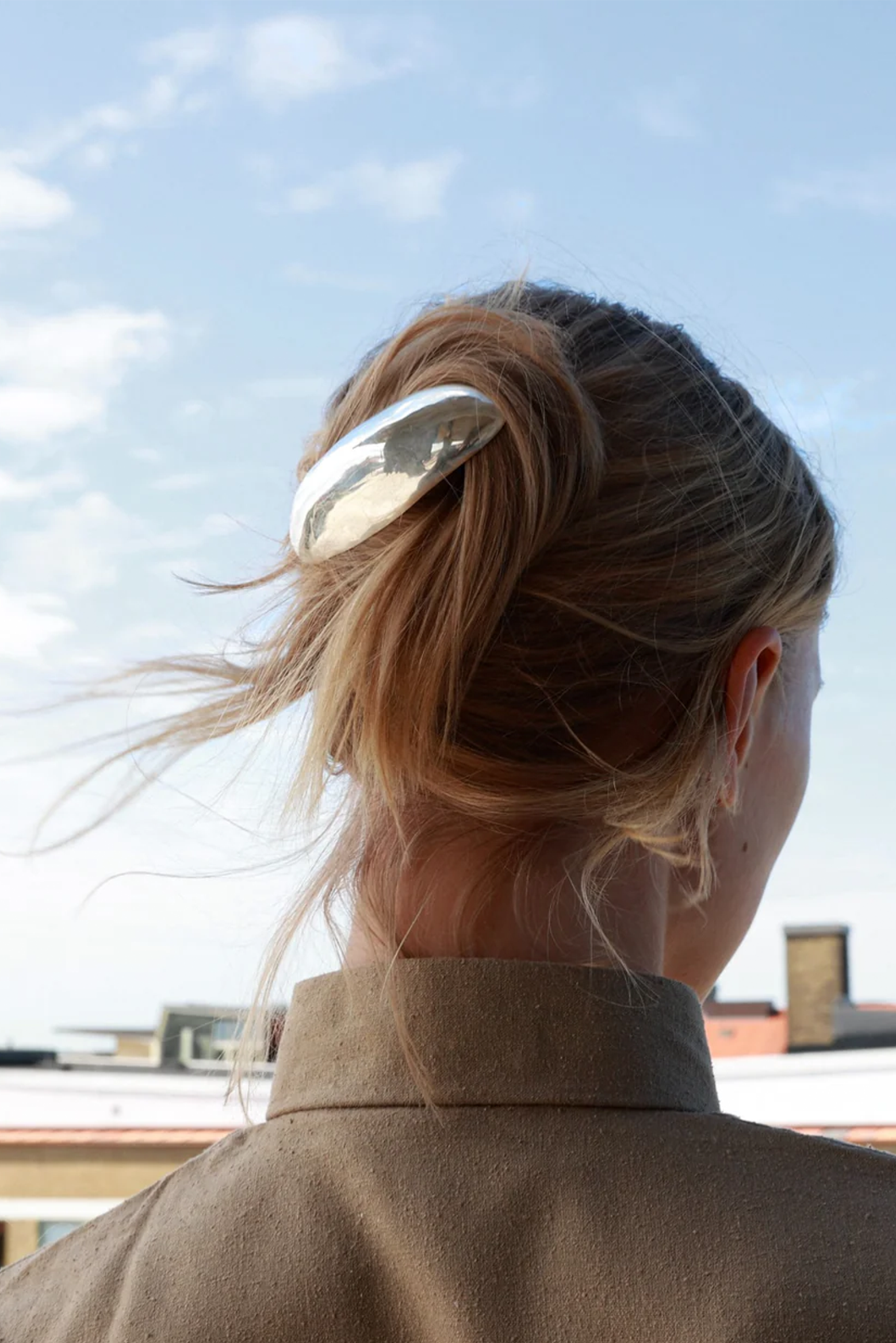 ANNIKA INEZ ELLIPSE HAIRCLIP IN SILVER | THE NEW TREND