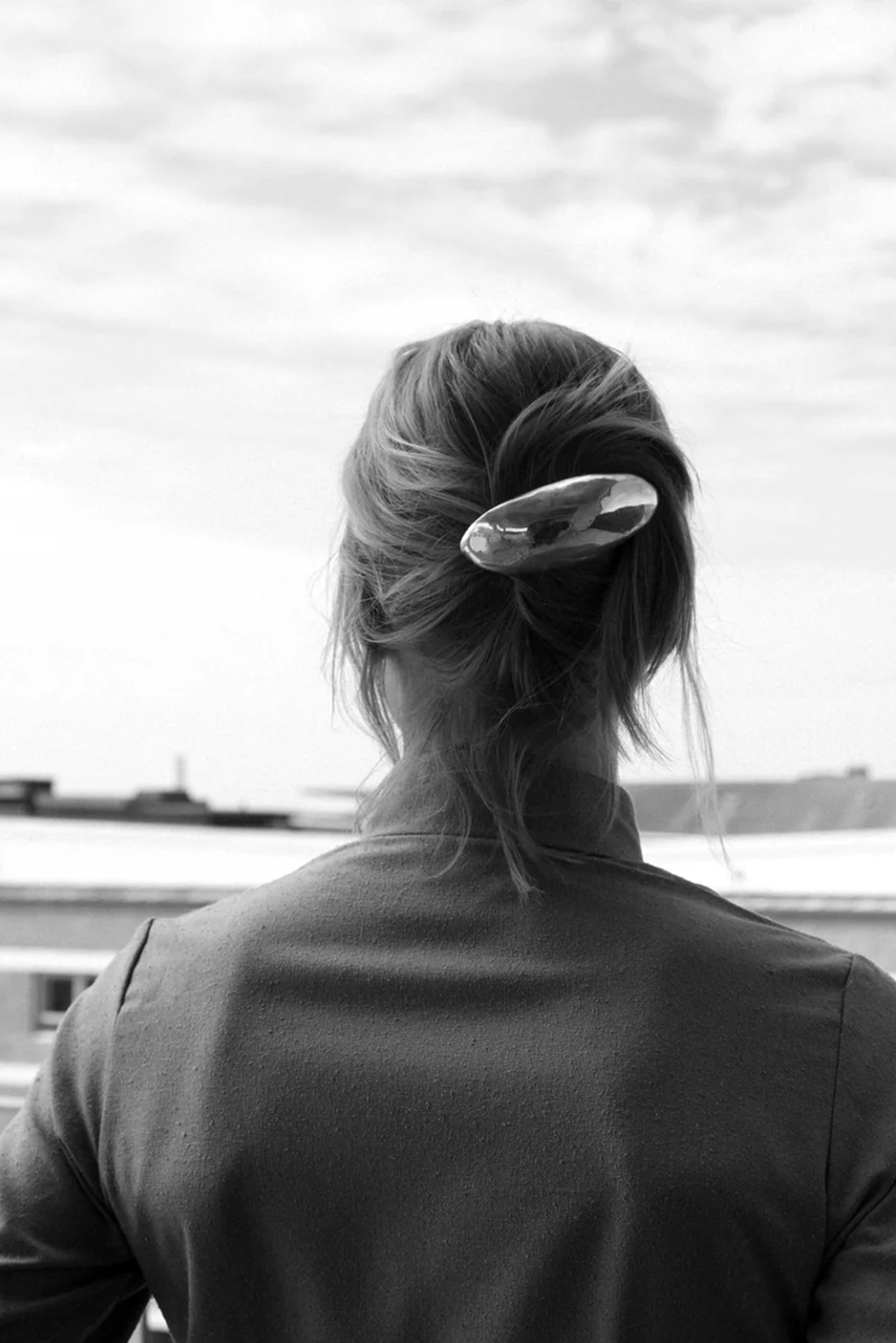 ANNIKA INEZ ELLIPSE HAIRCLIP IN SILVER | THE NEW TREND