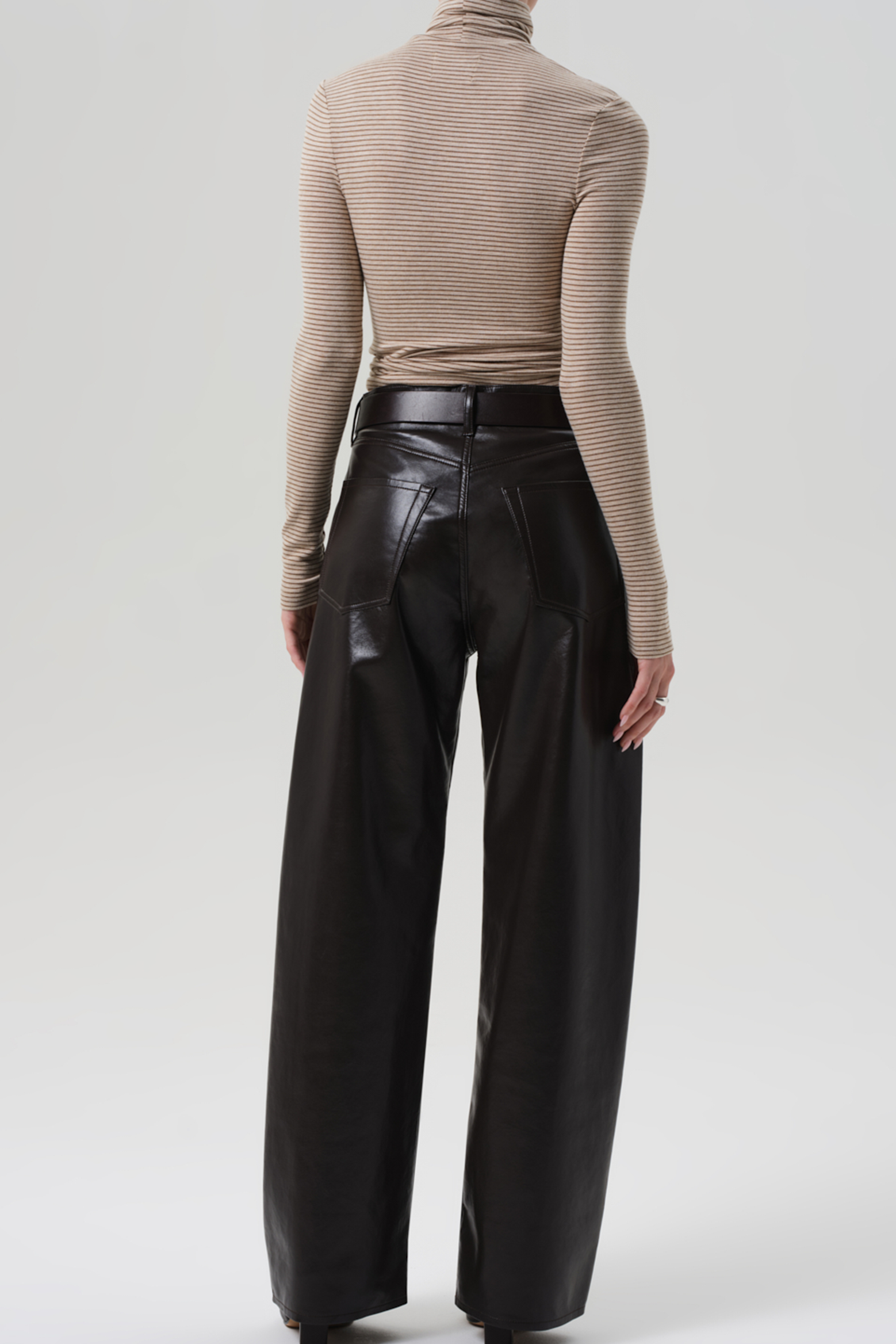 CLANE ワイドタックレザーパンツ　クラネ　ブラック 松本恵奈のMUST BUY- CLANEのお気に入りアイテム紹介 “WIDE TUCK