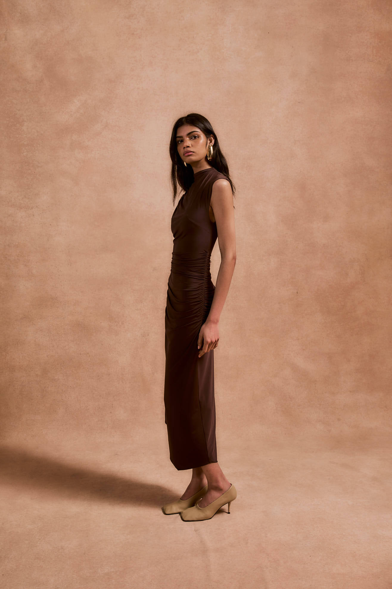 DE LA VALI GALLARDO DRESS IN CHOCOLATE | THE NEW TREND