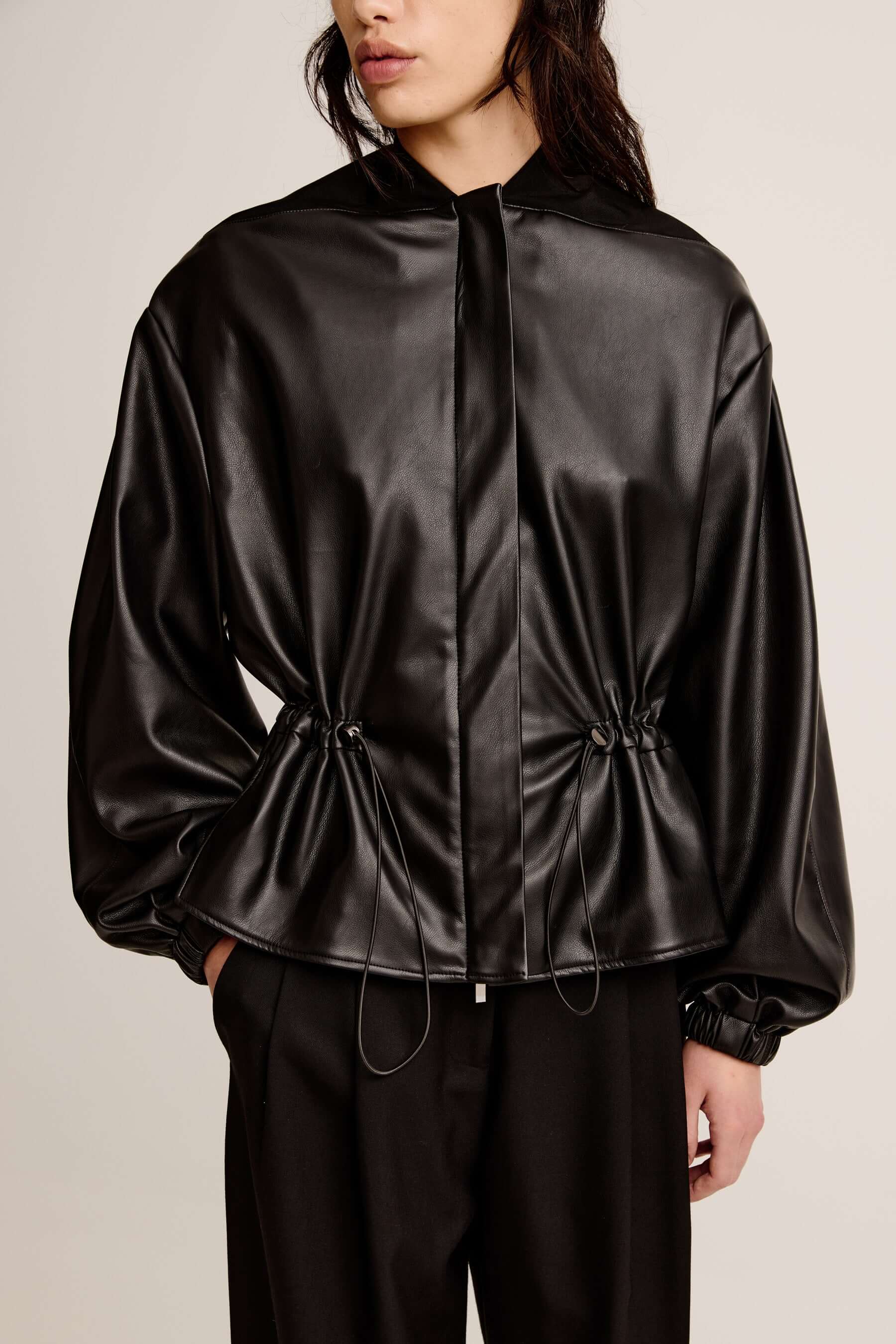 ESSE SYNCA JACKET IN BLACK | THE NEW TREND