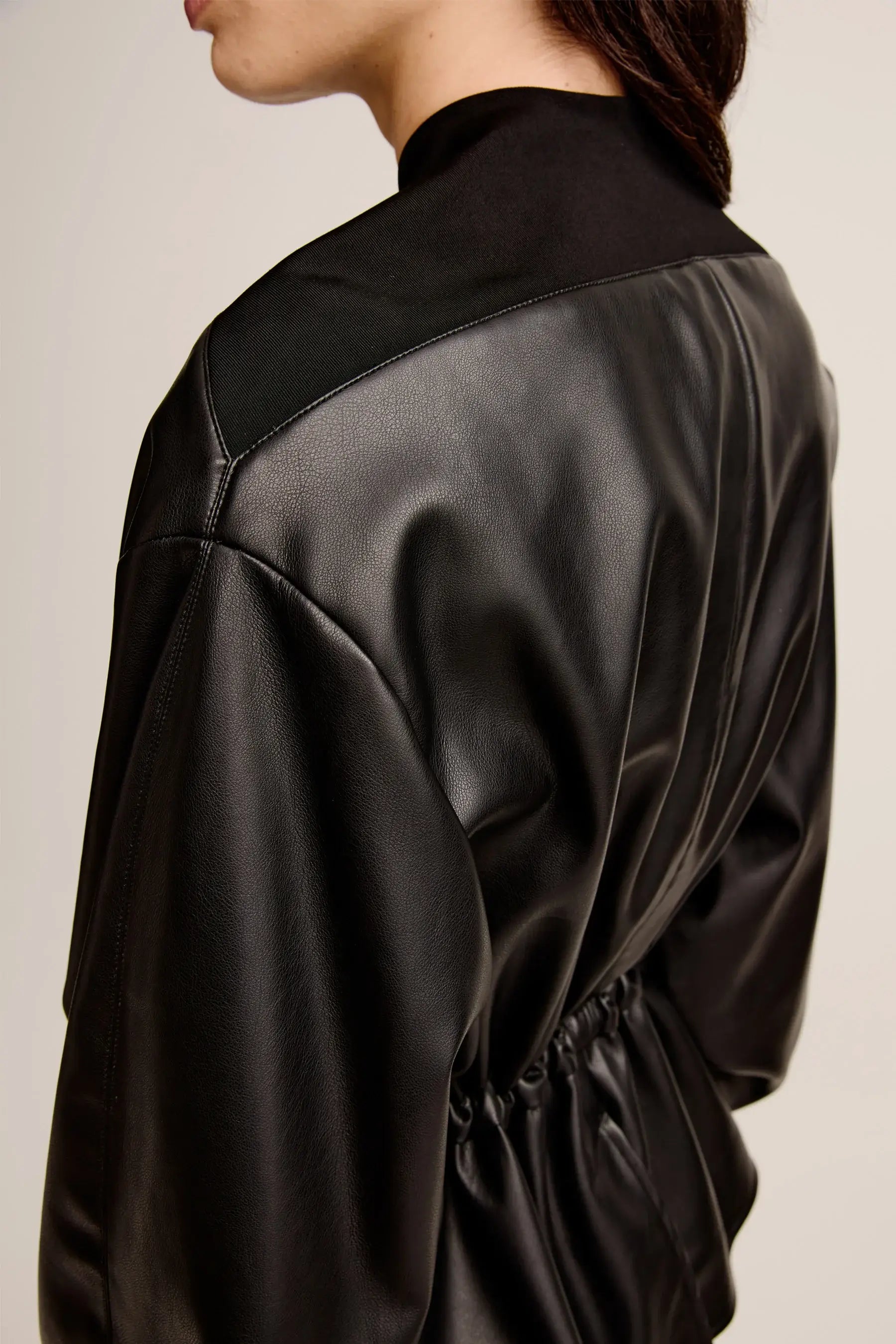 ESSE SYNCA JACKET IN BLACK | THE NEW TREND