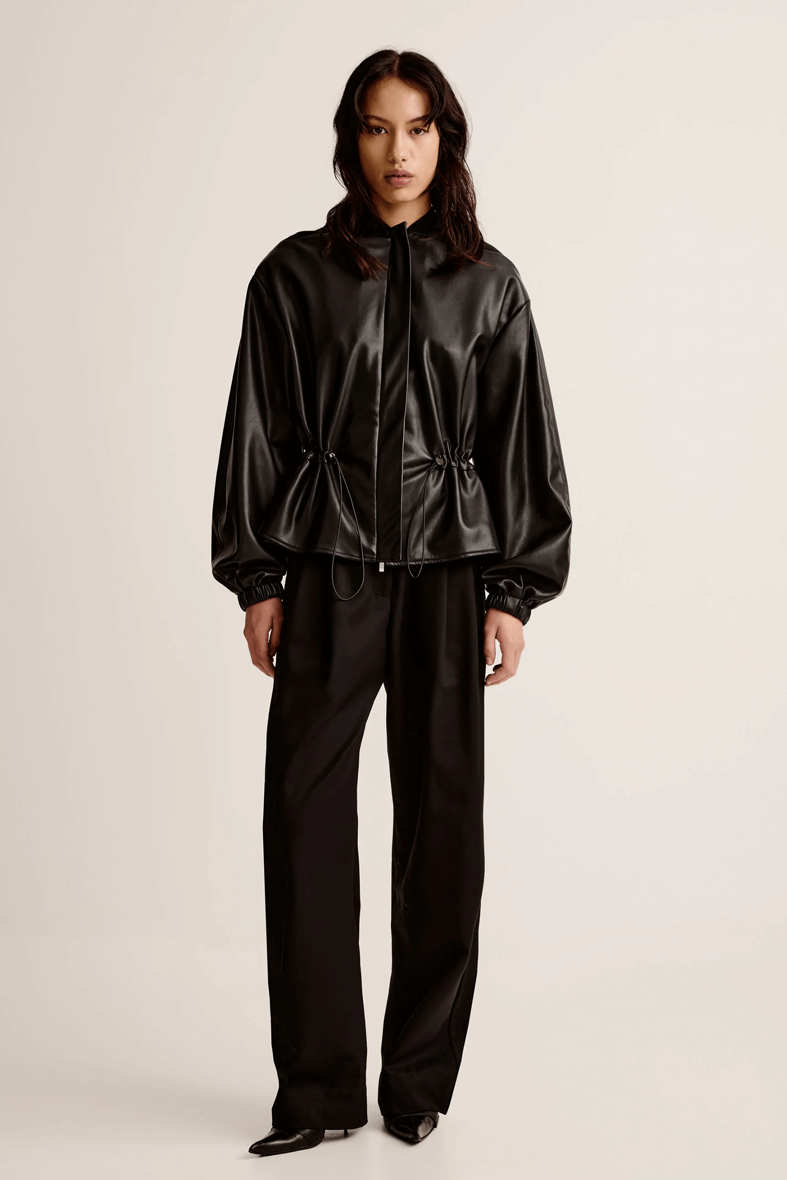 ESSE SYNCA JACKET IN BLACK | THE NEW TREND