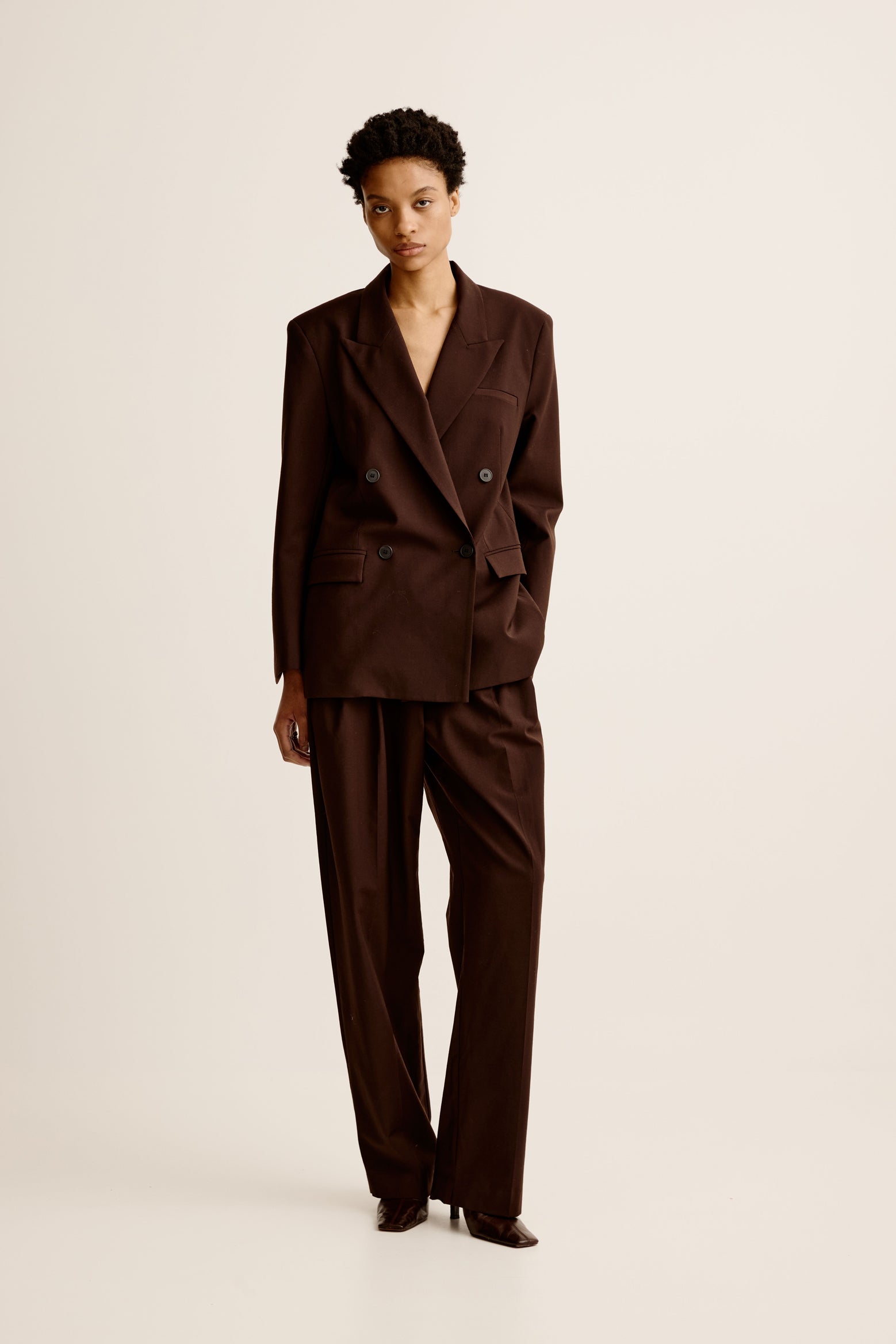 The Esse Onus Trouser in Espresso available at The New Trend Australia