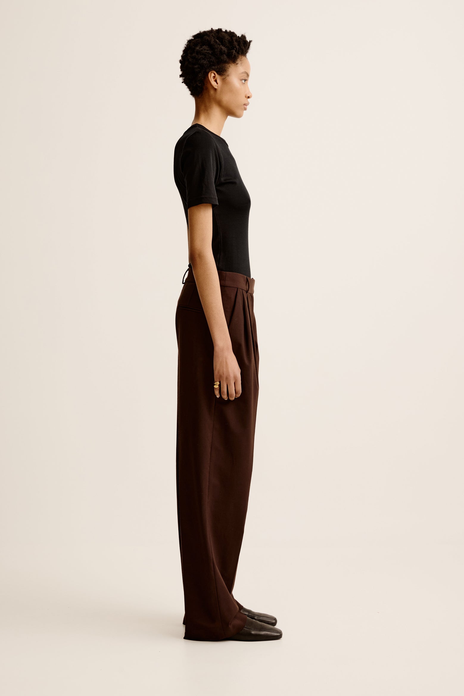 The Esse Onus Trouser in Espresso available at The New Trend Australia