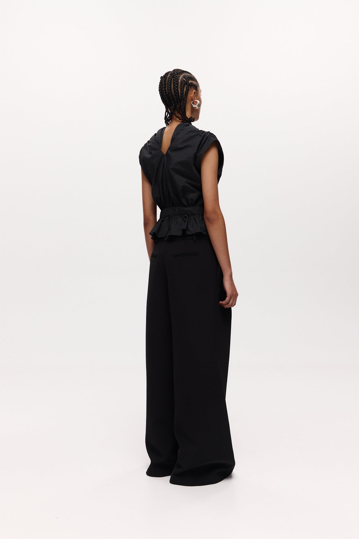 HARRIS TAPPER CHAIMBERLAIN TOP IN BLACK | THE NEW TREND