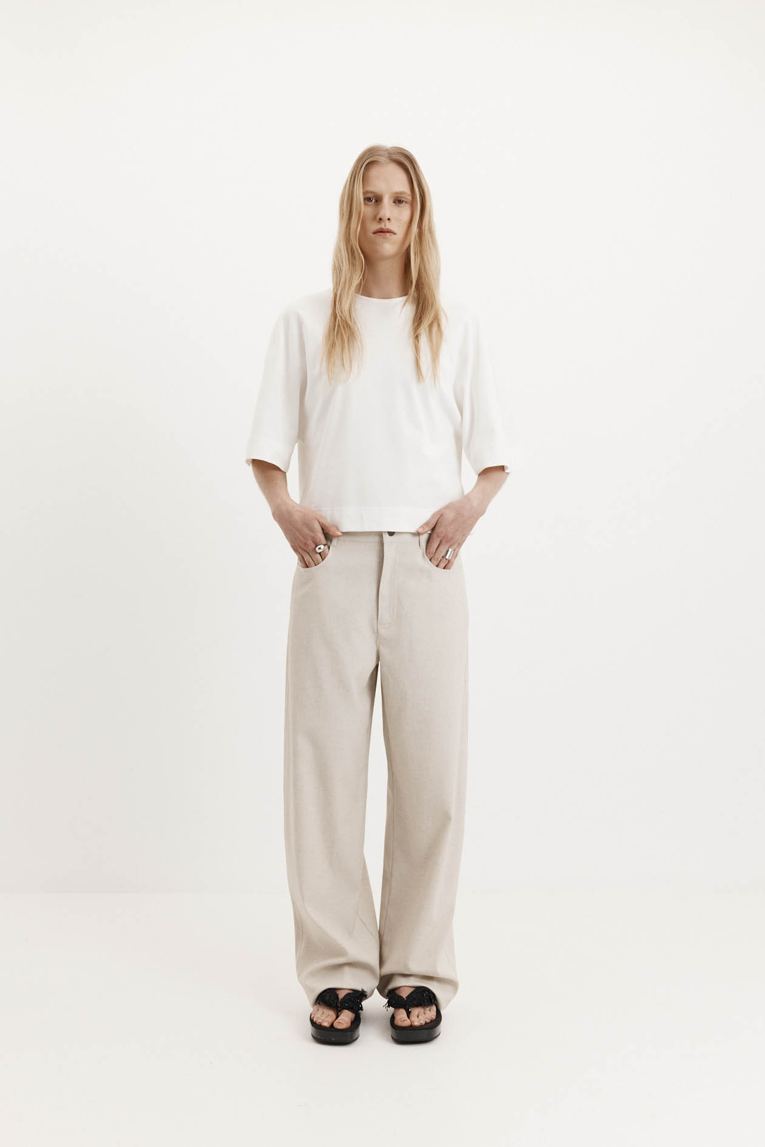 HARRIS TAPPER DENNISON T-SHIRT IN WHITE | THE NEW TREND