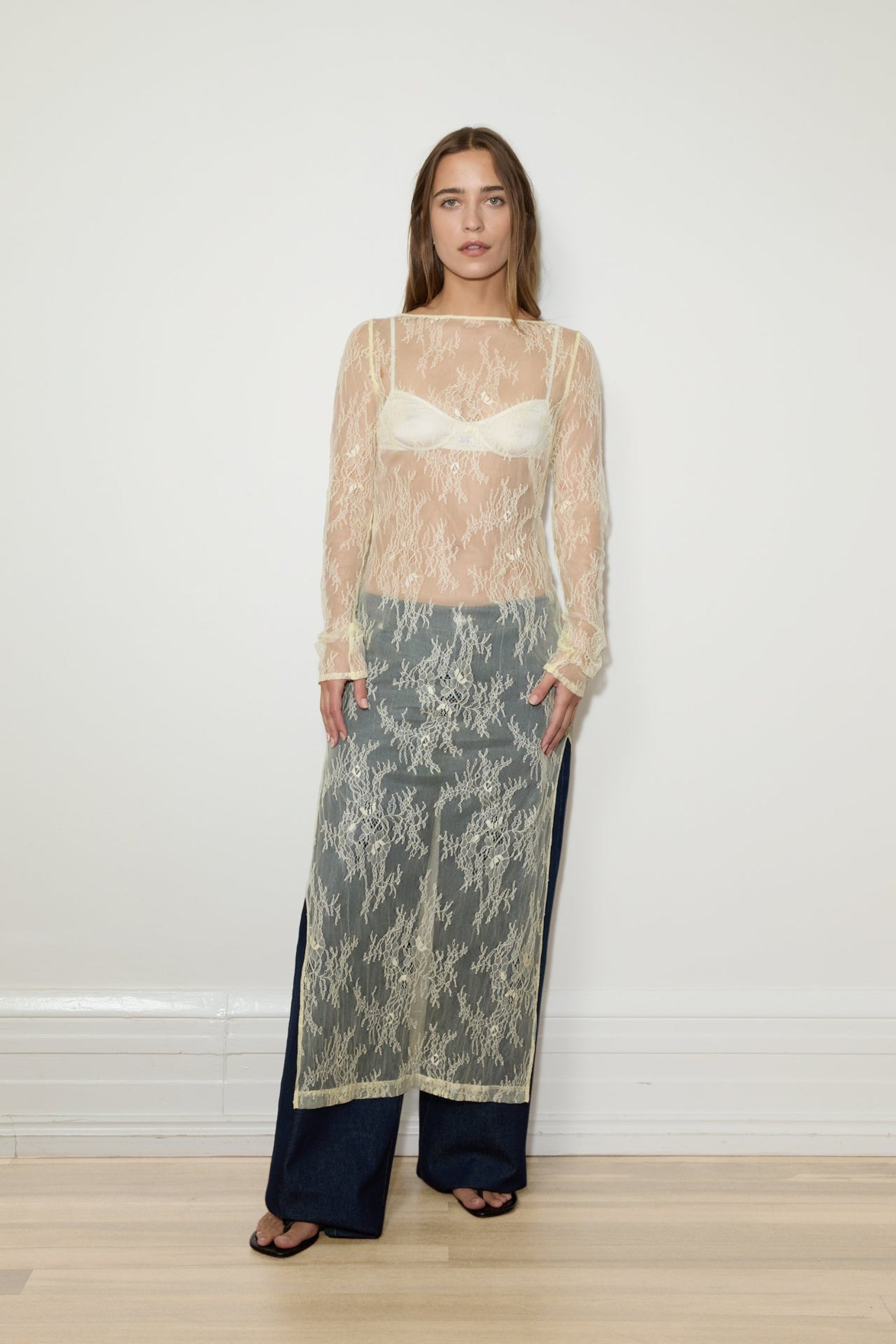 MAISON ESSENTIELE LACE LONG SLEEVE DRESS | THE NEW TREND