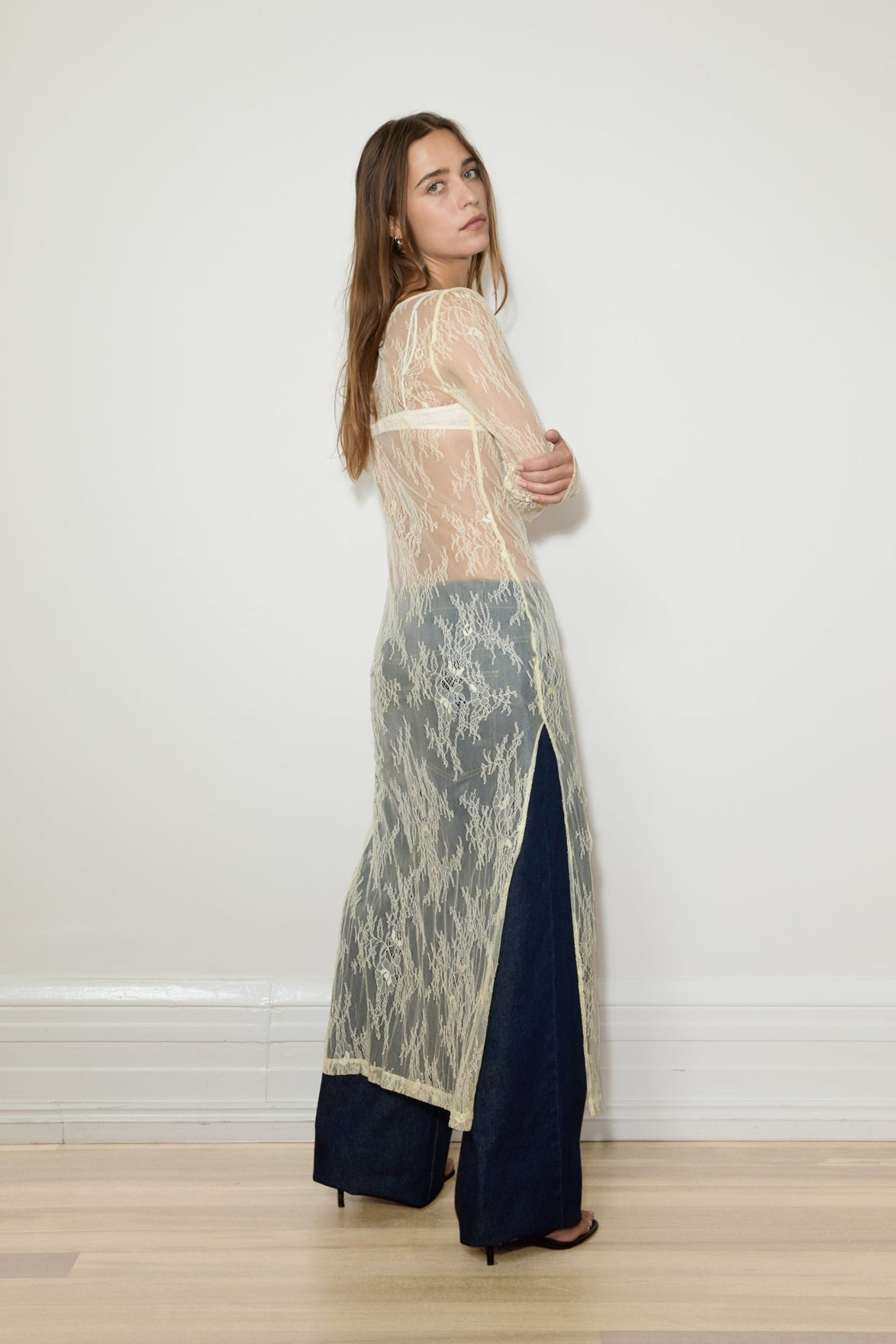 MAISON ESSENTIELE LACE LONG SLEEVE DRESS | THE NEW TREND