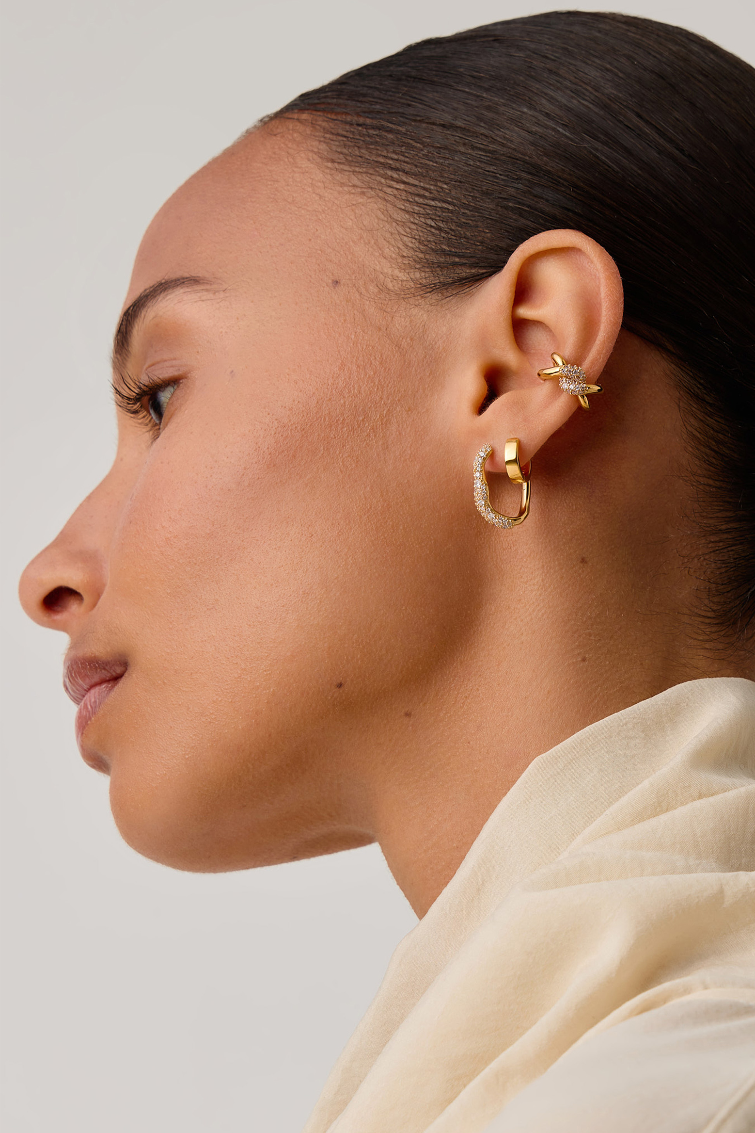 MISSOMA MOLTEN SNOW SMALL HOOP EARRINGS | THE NEW TREND
