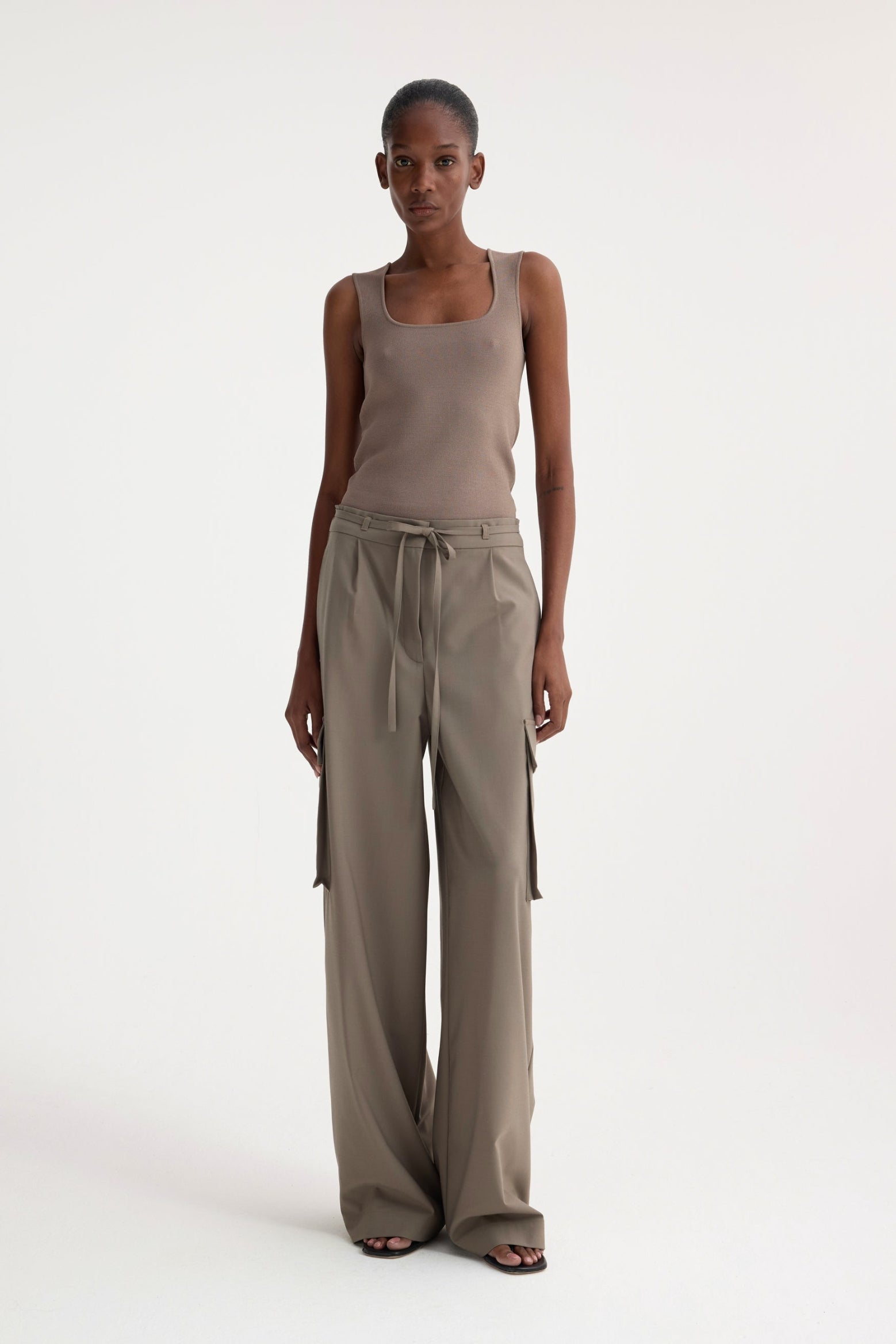RÓHE TAILORED CARGO TROUSERS | THE NEW TREND