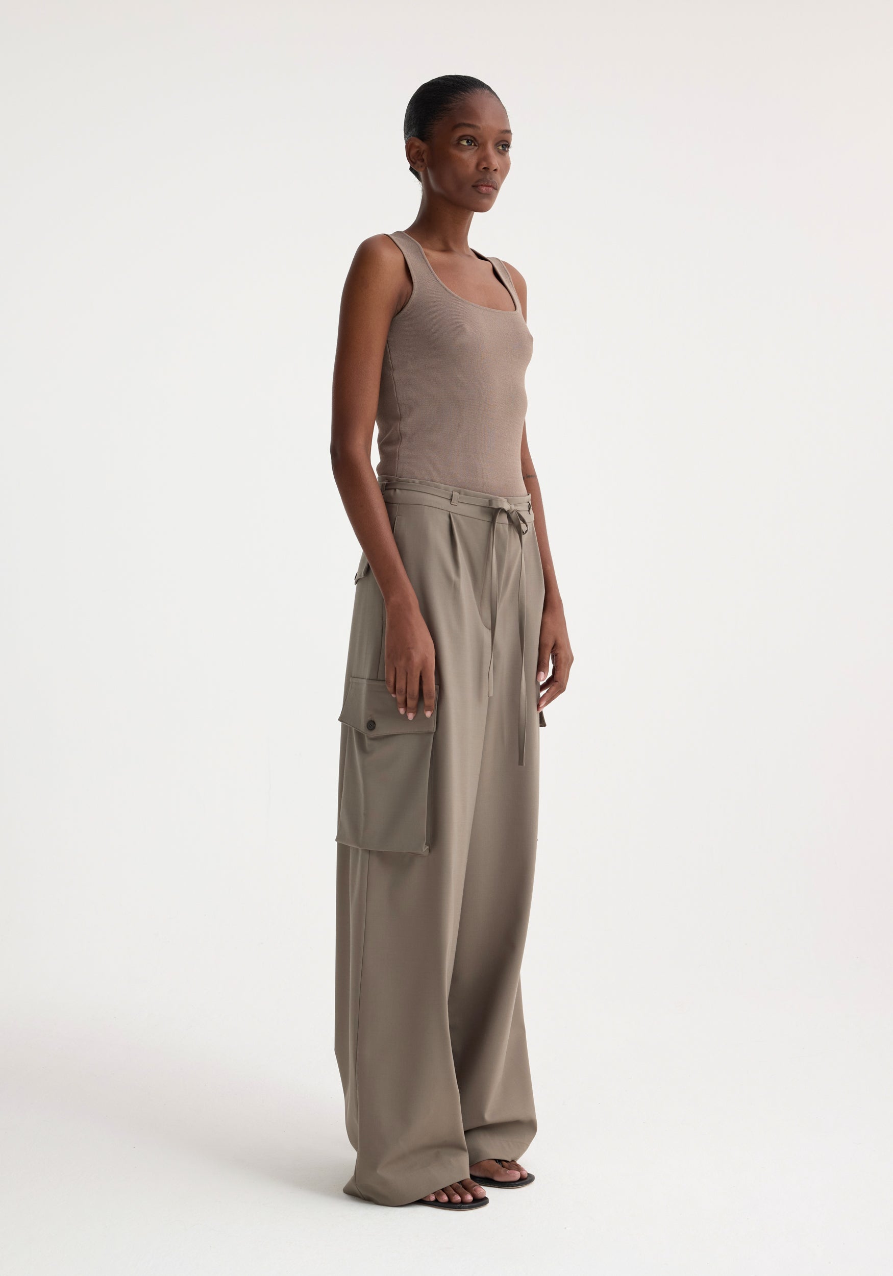 RÓHE TAILORED CARGO TROUSERS | THE NEW TREND
