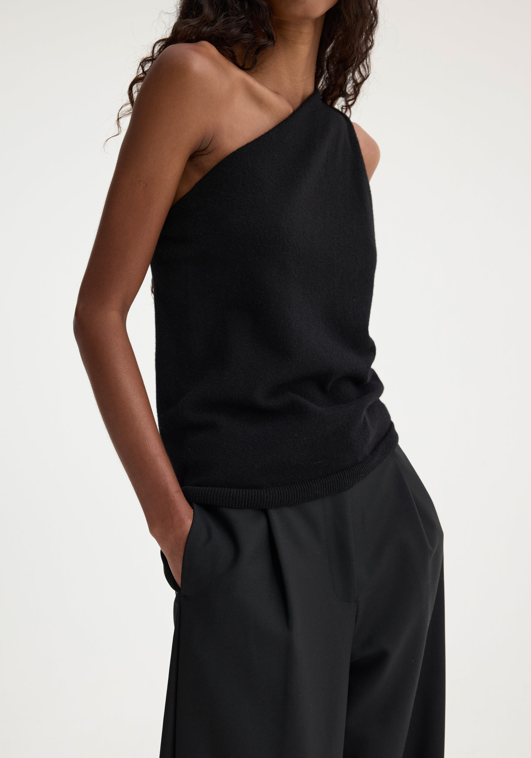 RÓHE SCULPTURAL OPEN BACK TOP | THE NEW TREND