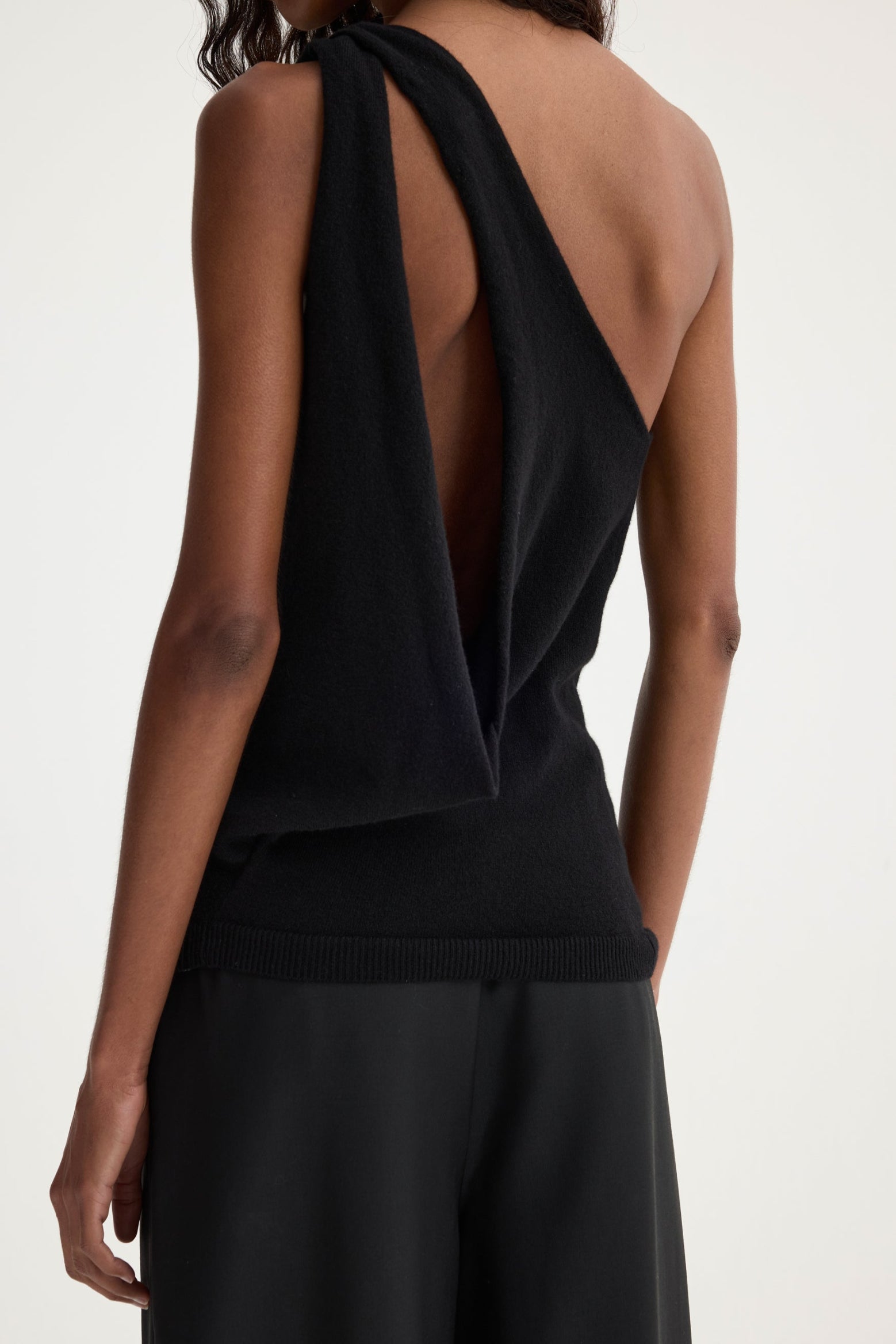 RÓHE SCULPTURAL OPEN BACK TOP | THE NEW TREND