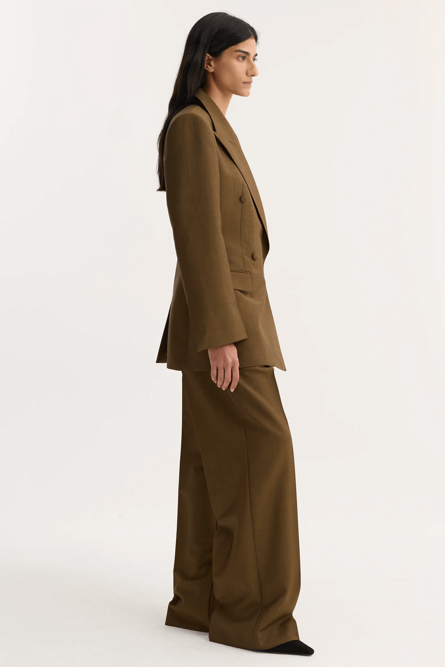 ROHE DOUBLE-BREASTED HOURGLASS BLAZER GOLDEN BROWN | THE NEW TREND