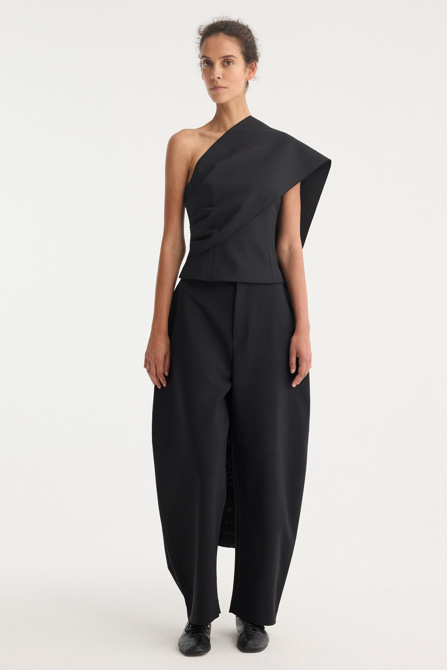 RÓHE ONE-SHOULDER CAPE TOP | THE NEW TREND