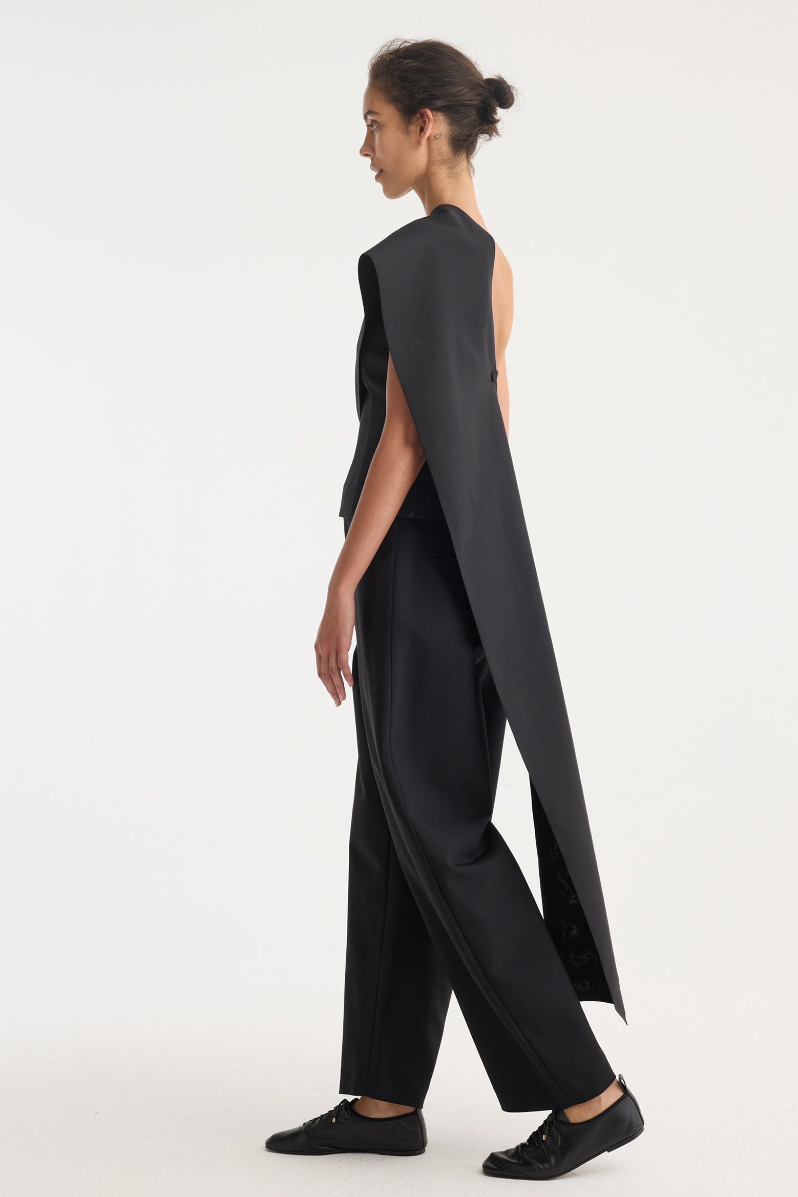 ONE-SHOULDER CAPE TOP
