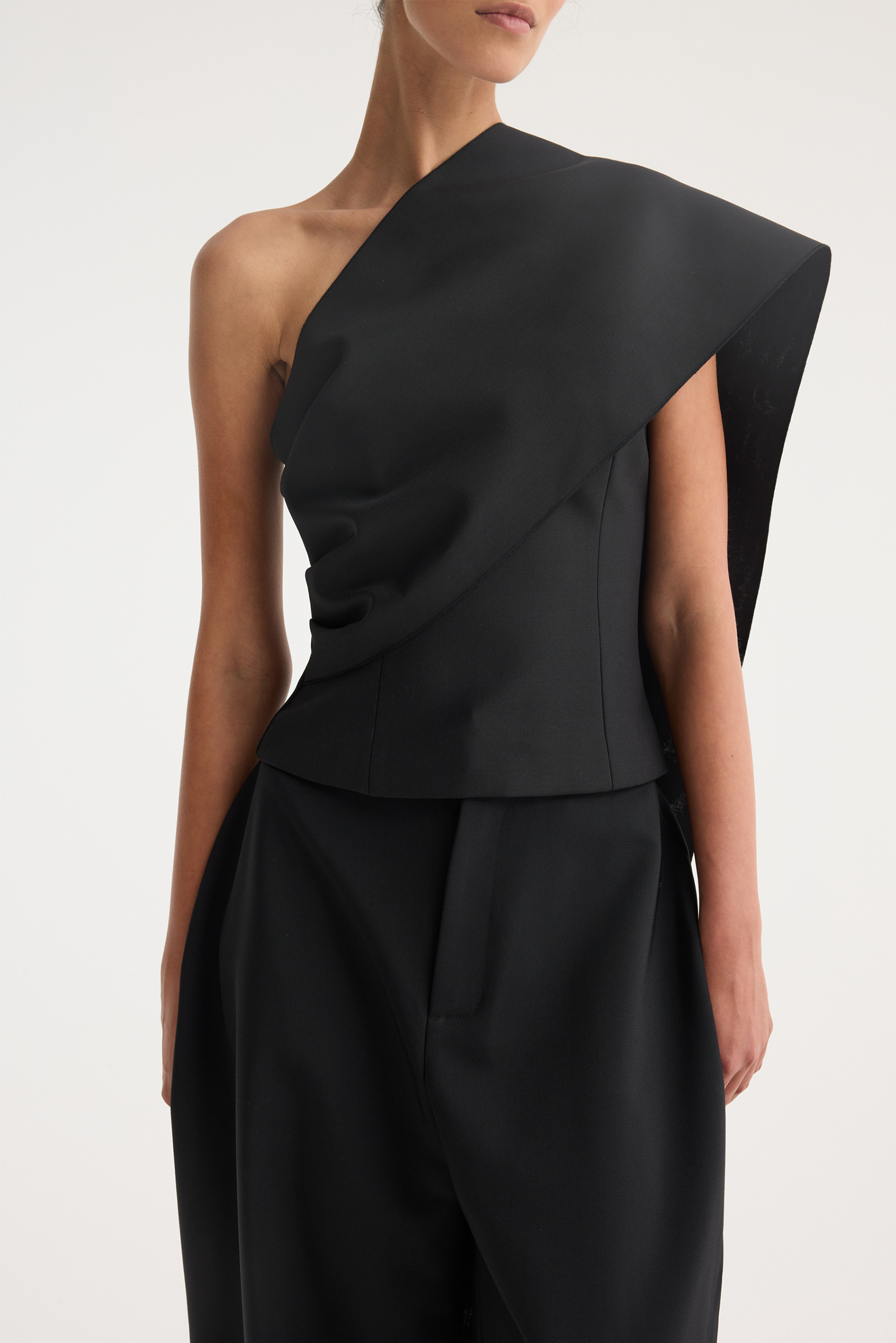 ONE-SHOULDER CAPE TOP