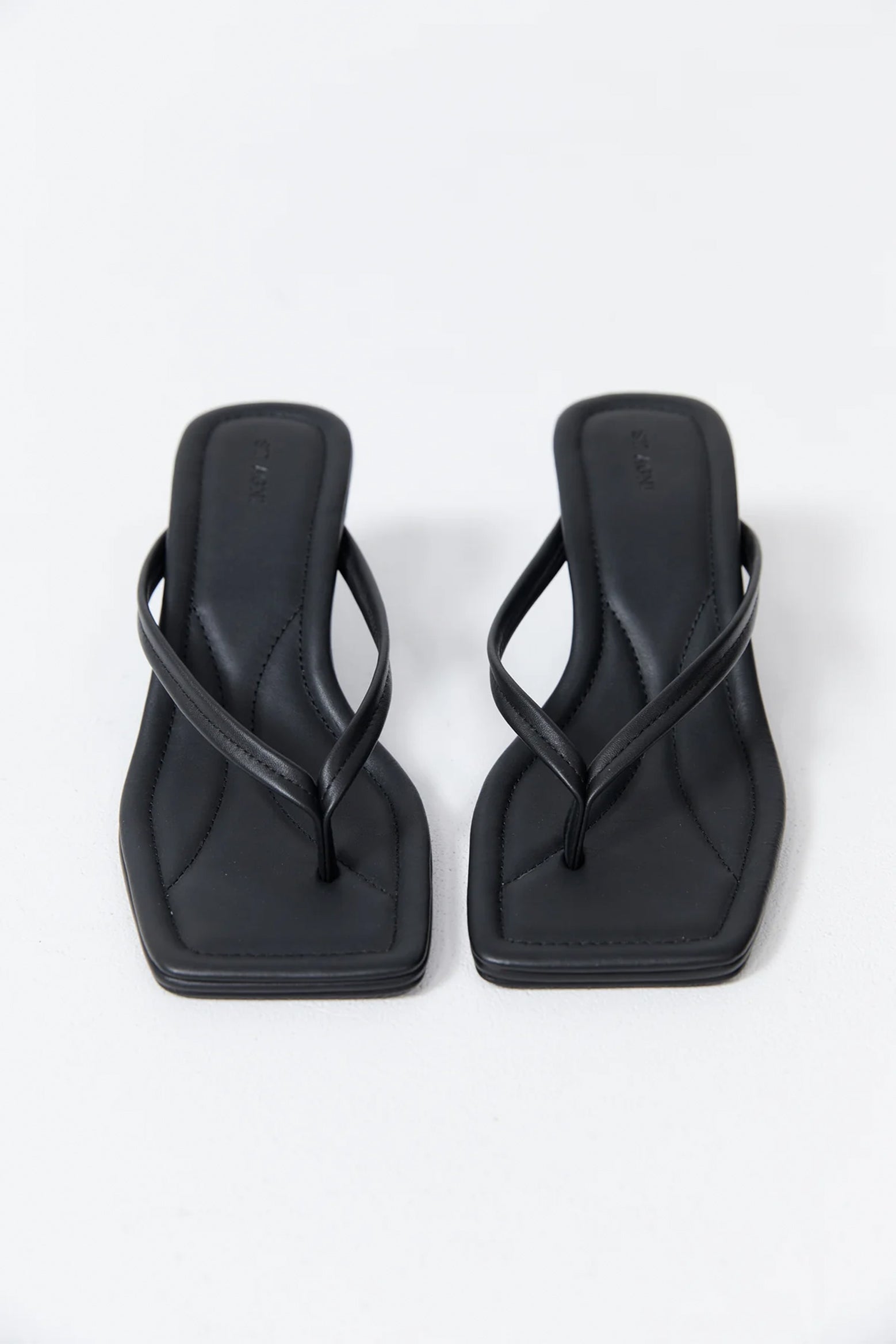 St Agni thong heel the new trend
