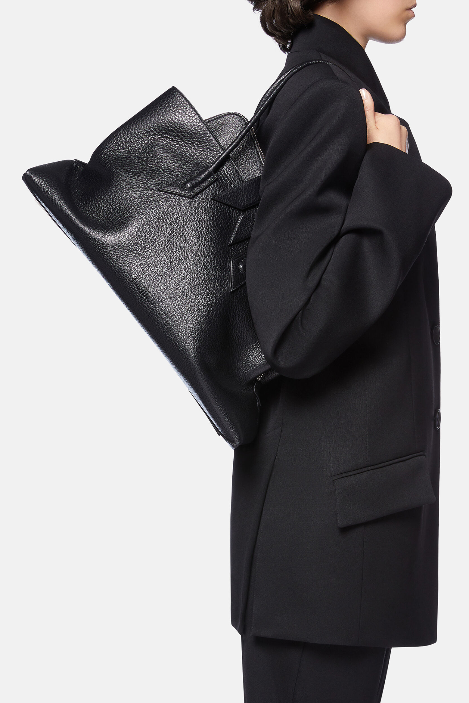 THE ATTICO LA PASSEGGIATA TOP HANDLE GRAINED LEATHER | THE NEW TREND