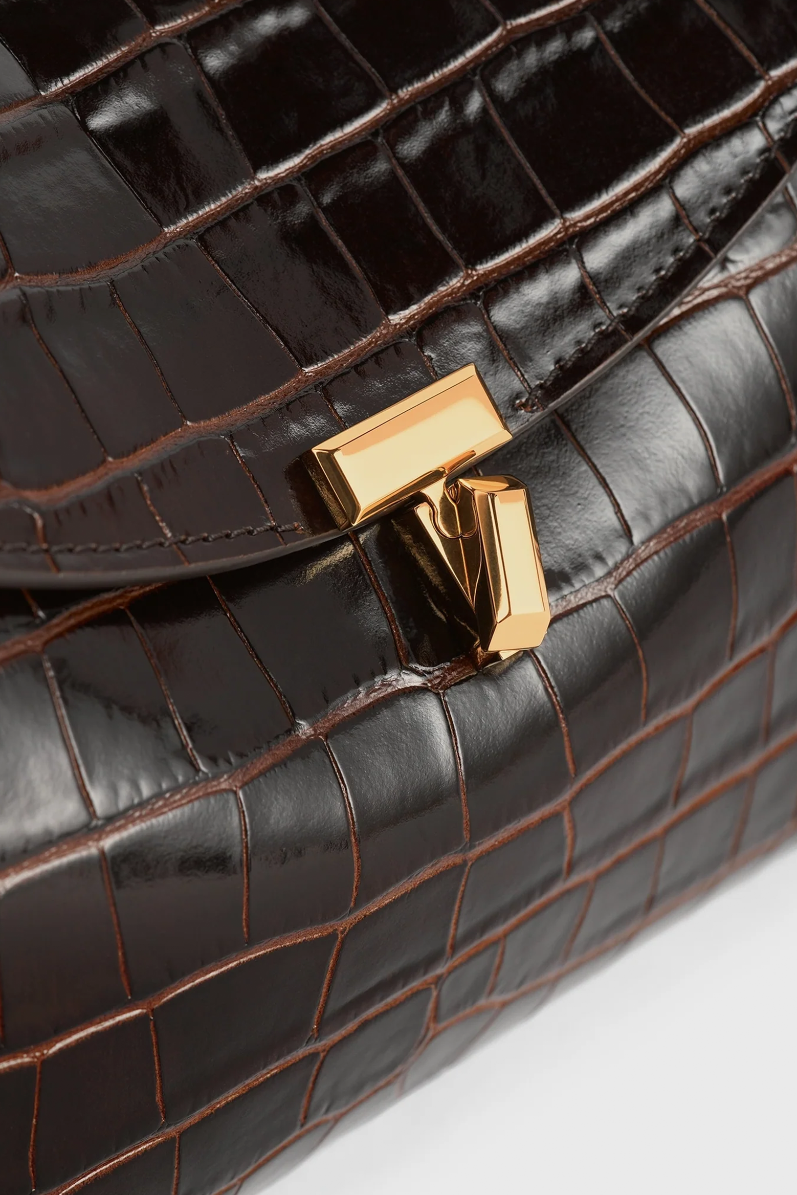 TOTEME T-LOCK CROCO-EMBOSSED CLUTCH | THE NEW TREND