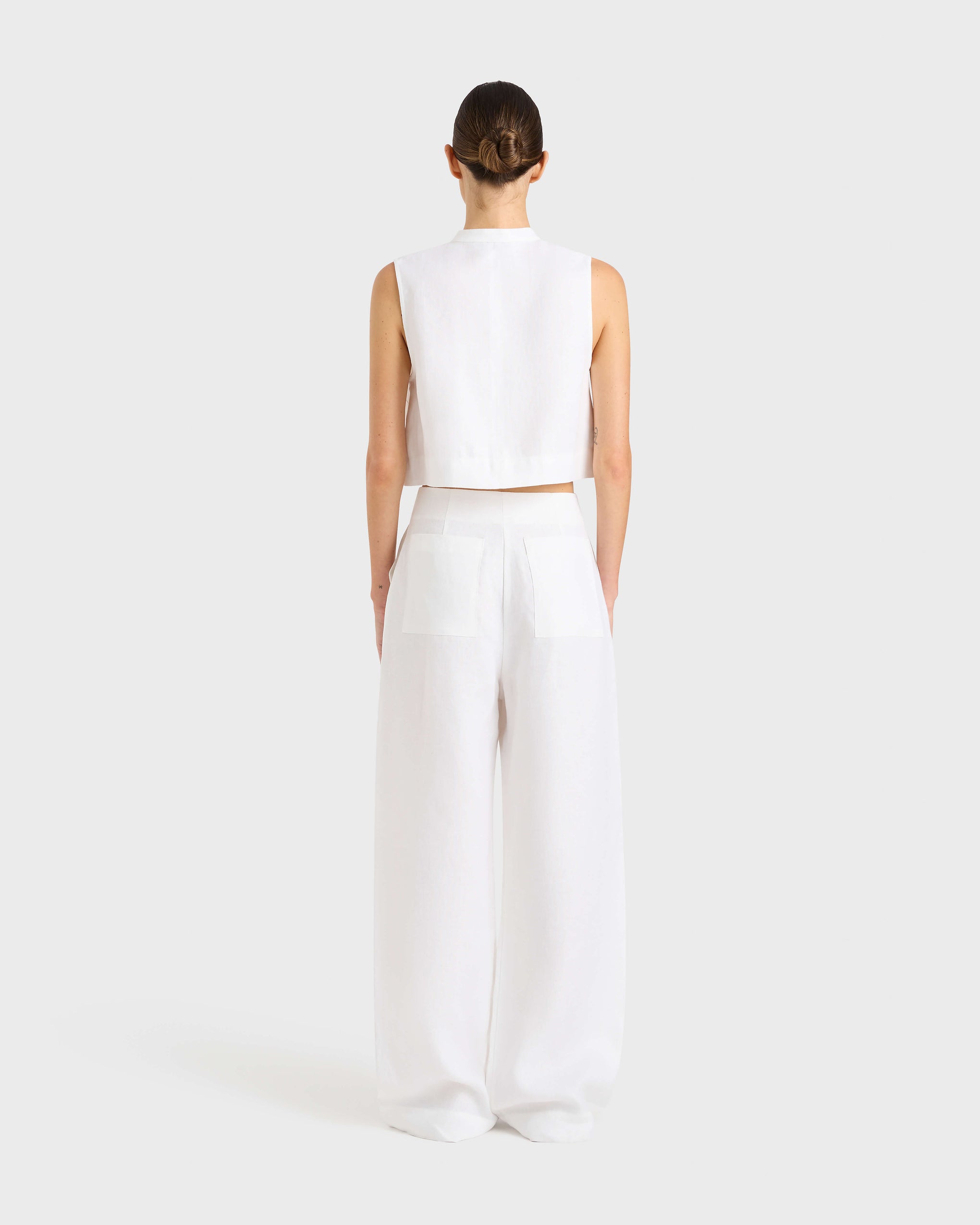 The Bondi Born Delphi pants in white are available at The New Trend