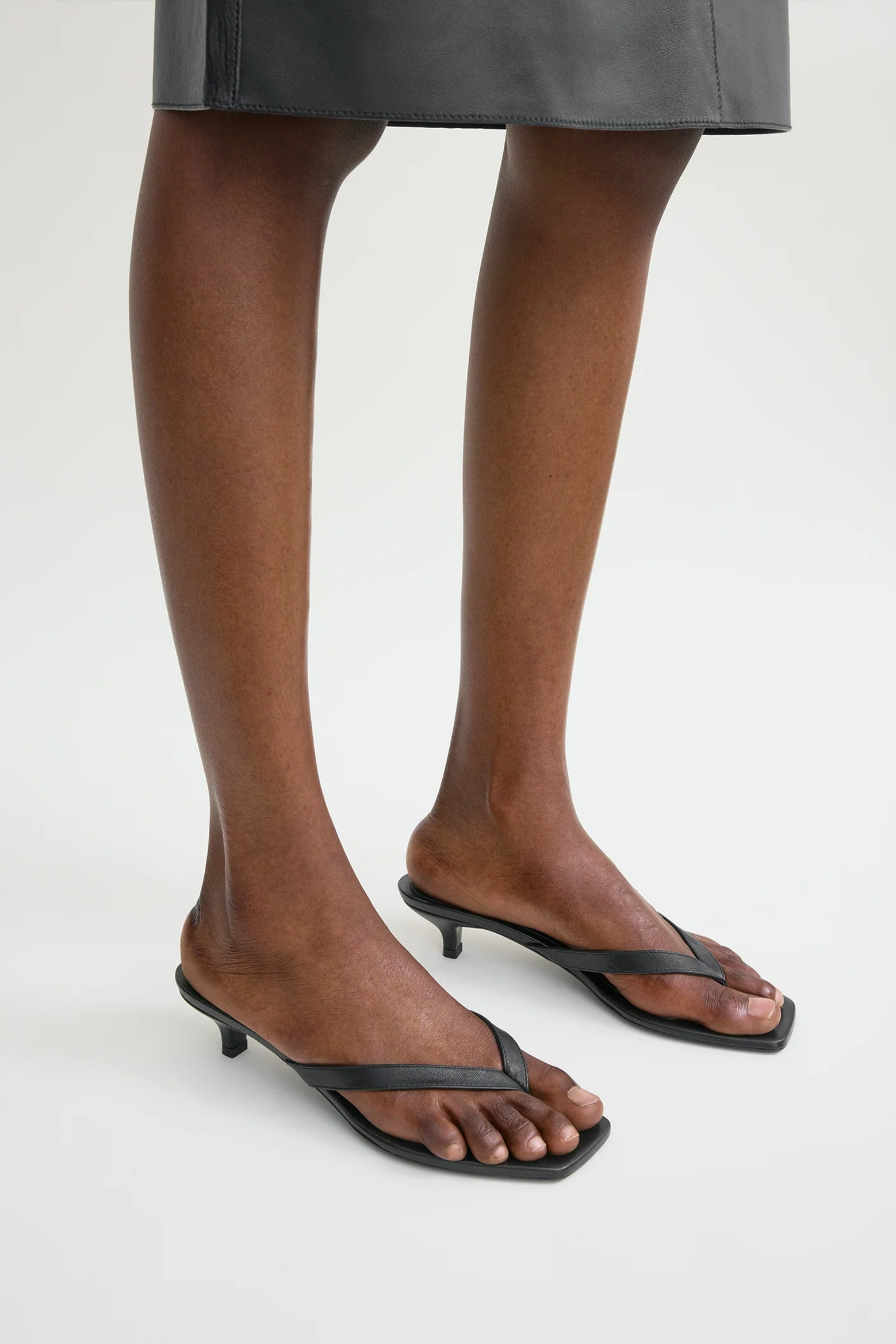 TOTEME LEATHER HEELED FLIP FLOPS IN BLACK | THE NEW TREND