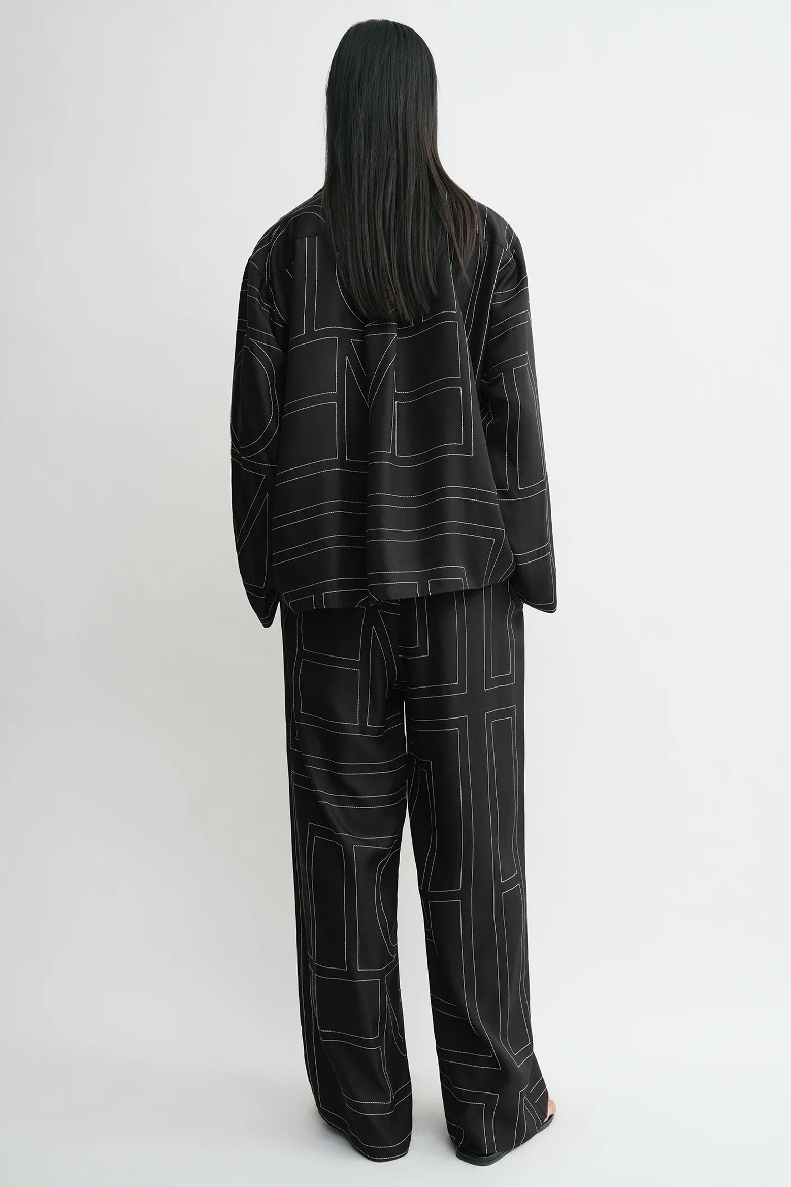 TOTEME MONOGRAM SILK PJ TOP IN BLACK | THE NEW TREND