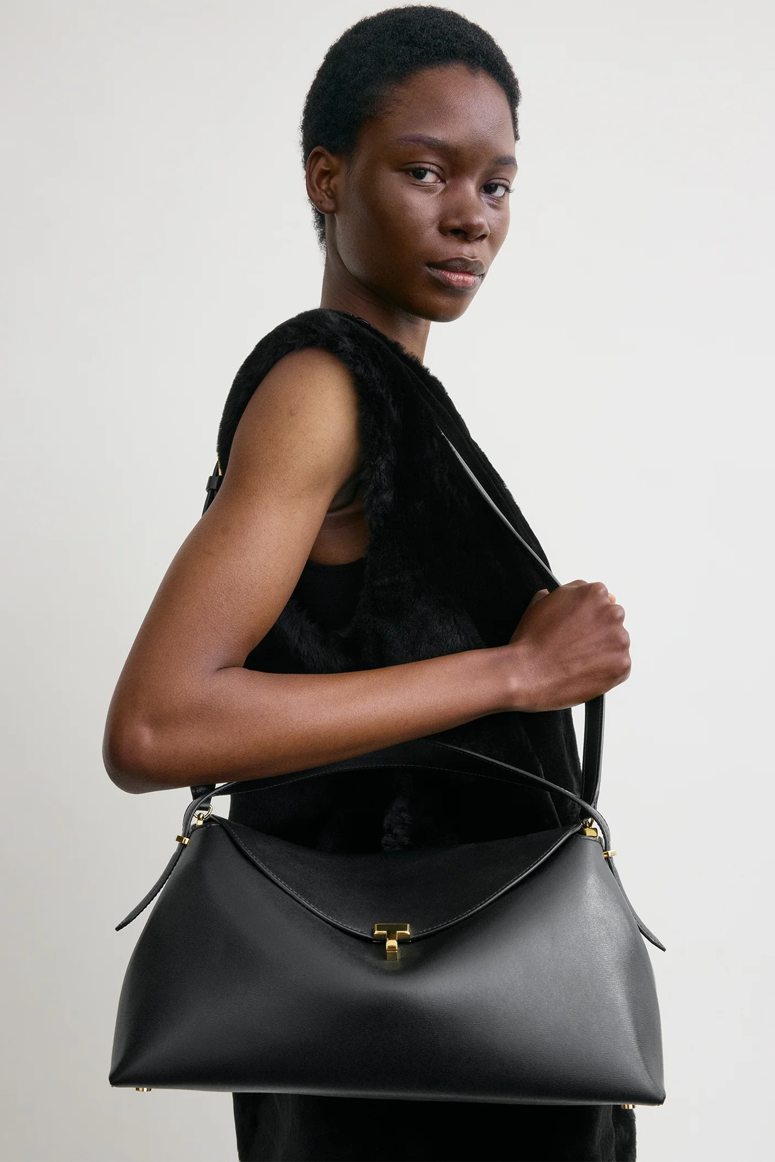 TOTEME T-LOCK LEATHER TOP HANDLE IN BLACK | THE NEW TREND