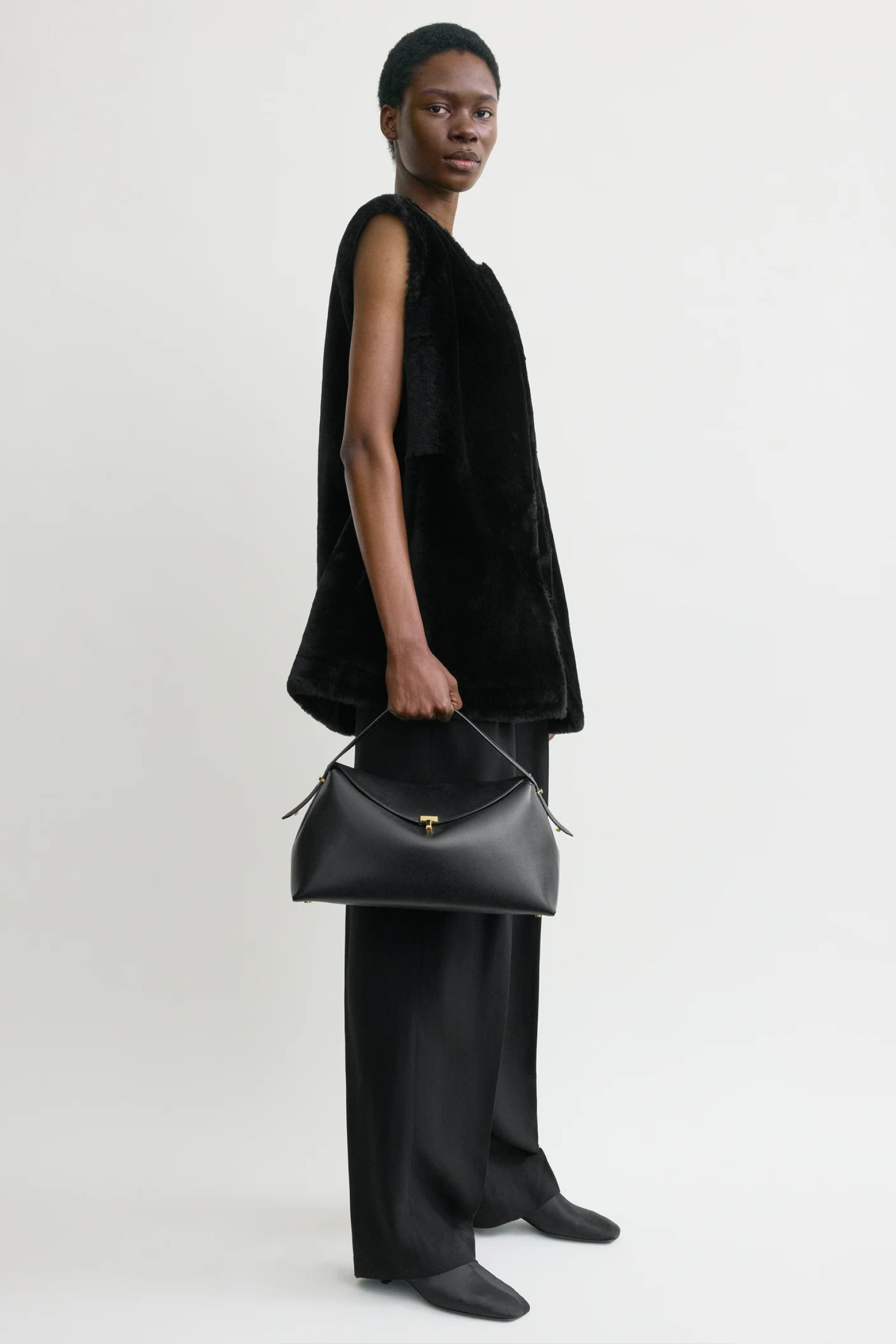 TOTEME T-LOCK LEATHER TOP HANDLE IN BLACK | THE NEW TREND