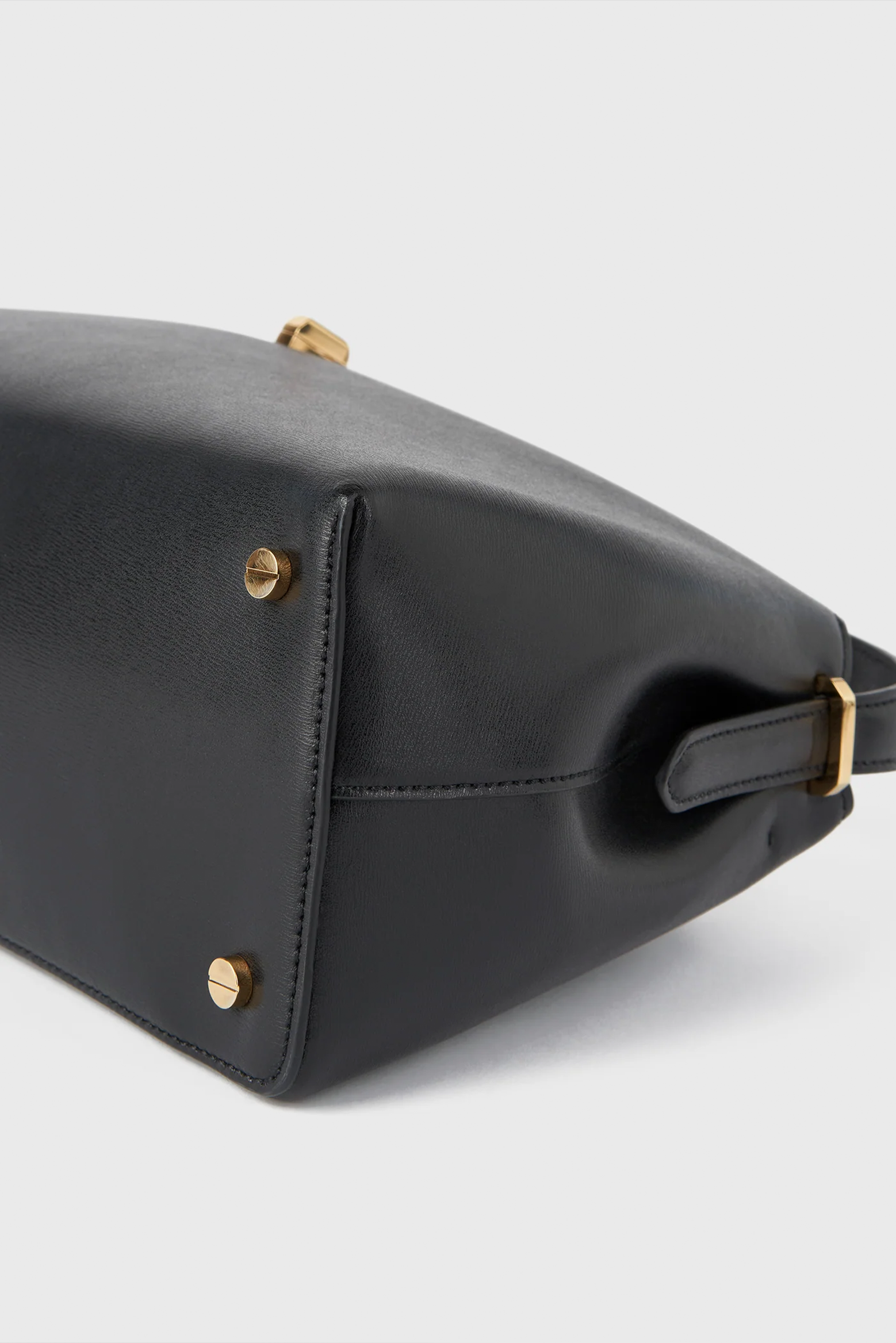 TOTEME T-LOCK LEATHER TOP HANDLE IN BLACK | THE NEW TREND