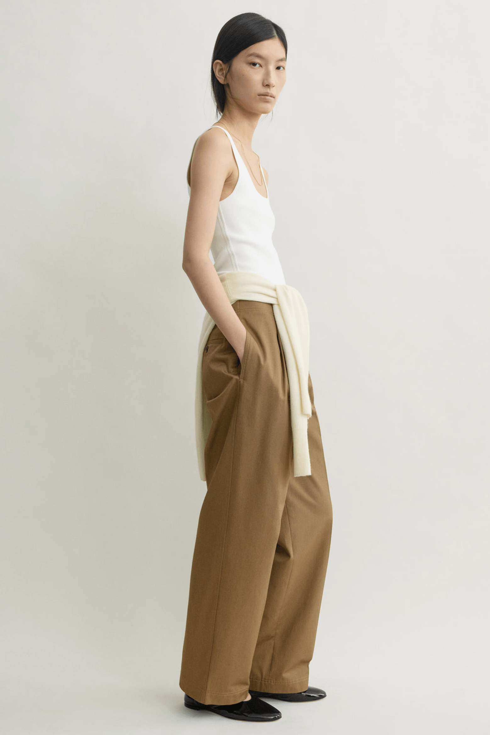 TOTEME RELAXED TWILL TROUSERS | THE NEW TREND