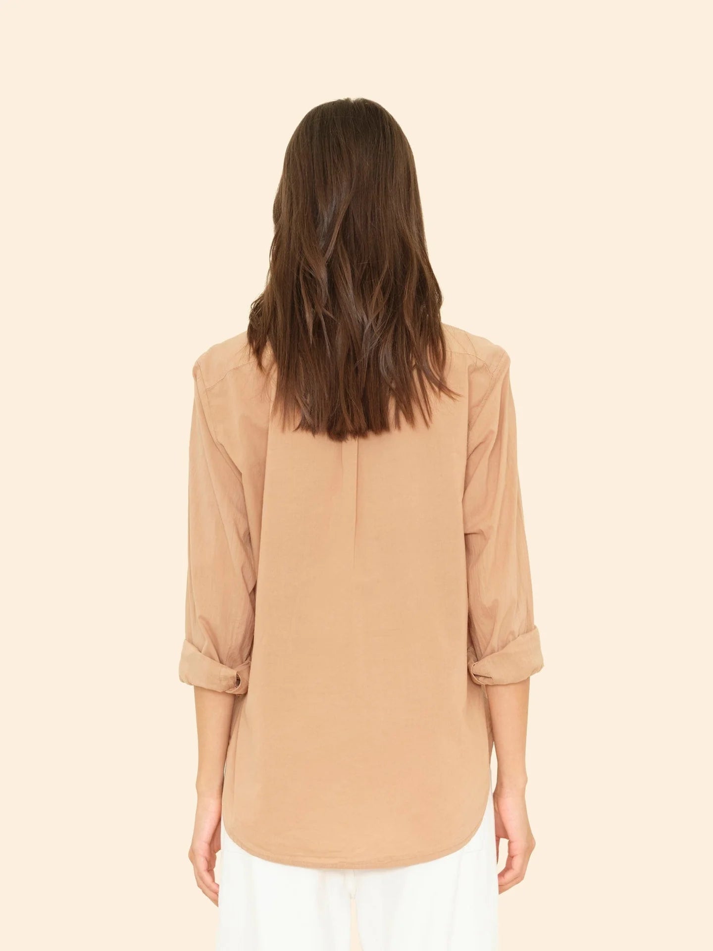 XIRENA BEAU SHIRT IN HAZELNUT | THE NEW TREND